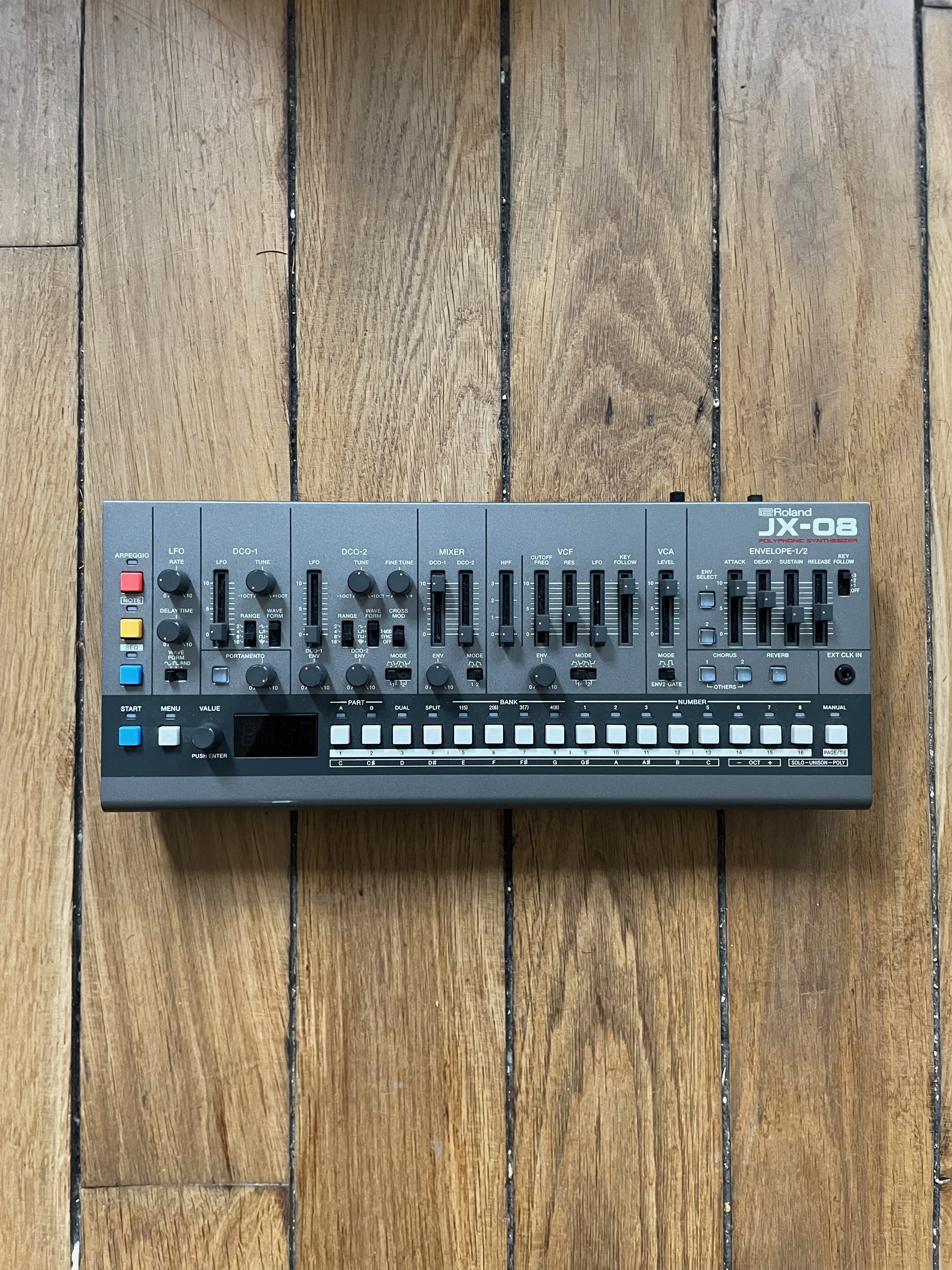 Vends Roland JX-08