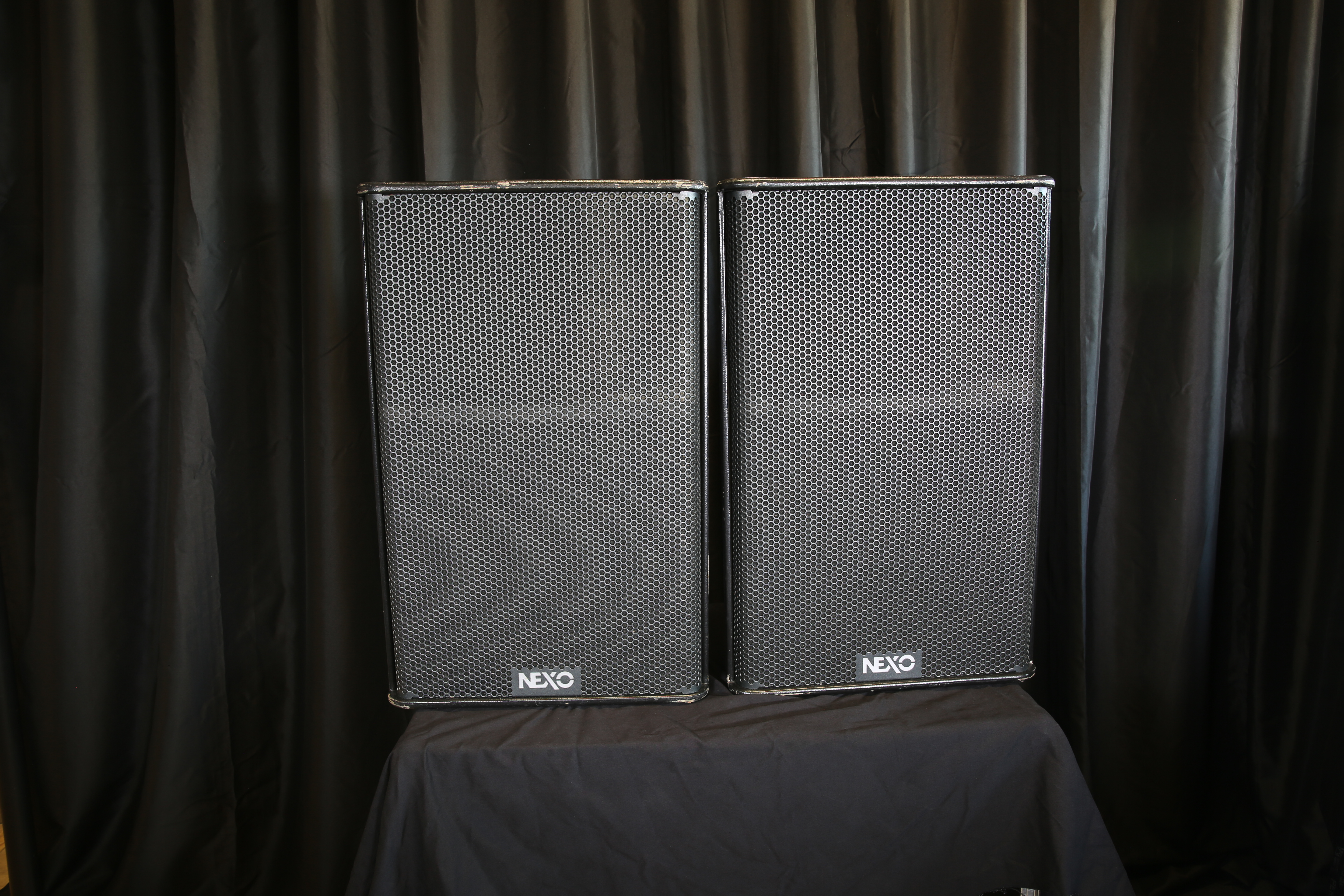 Haut-parleur NEXO PS15  R2 1800W