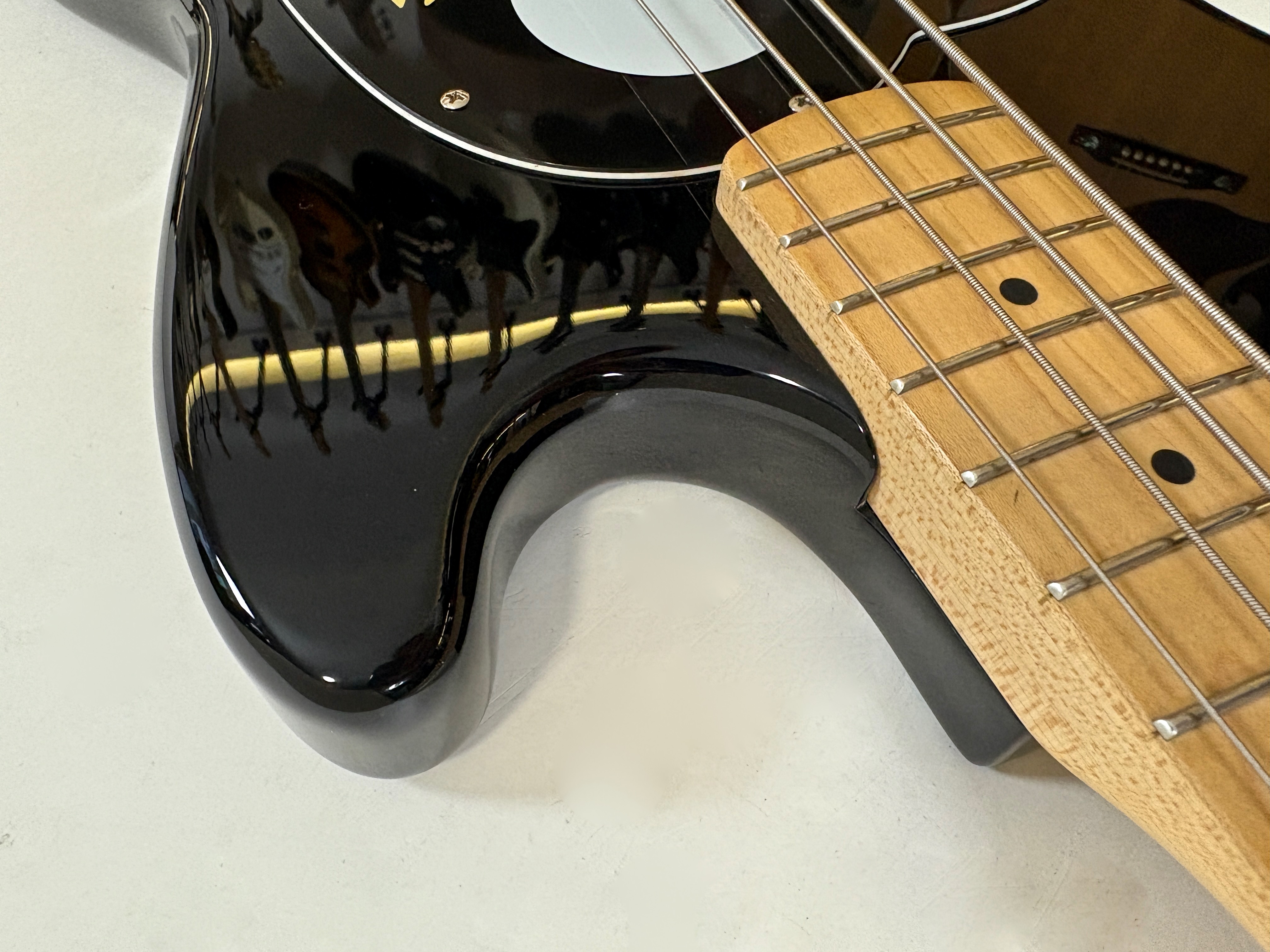 Squier Affinity Badtz-Maru Bronco (68688)