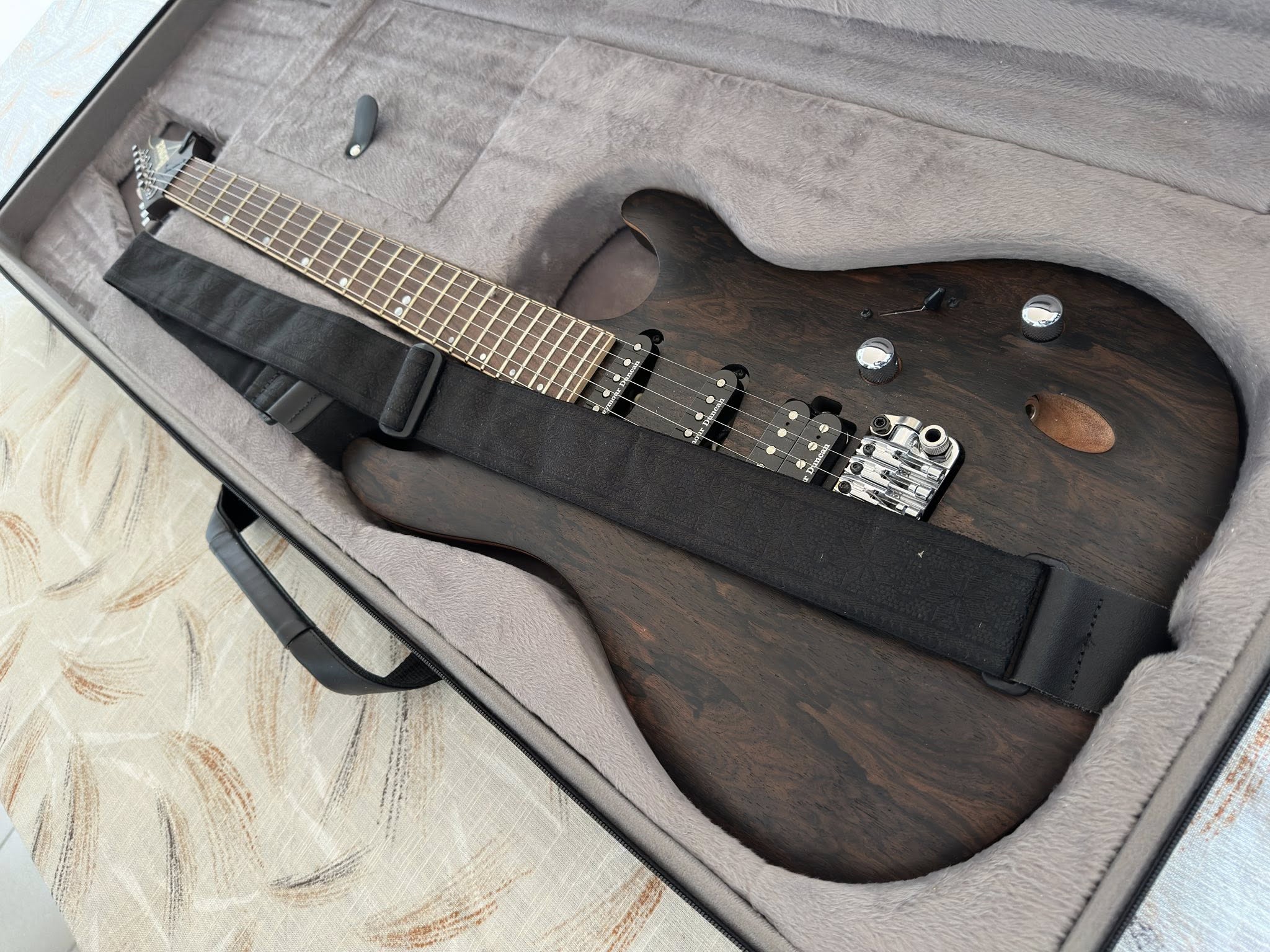 À vendre: Super guitare Ibanez SA 1060 WZC-NTF Premium