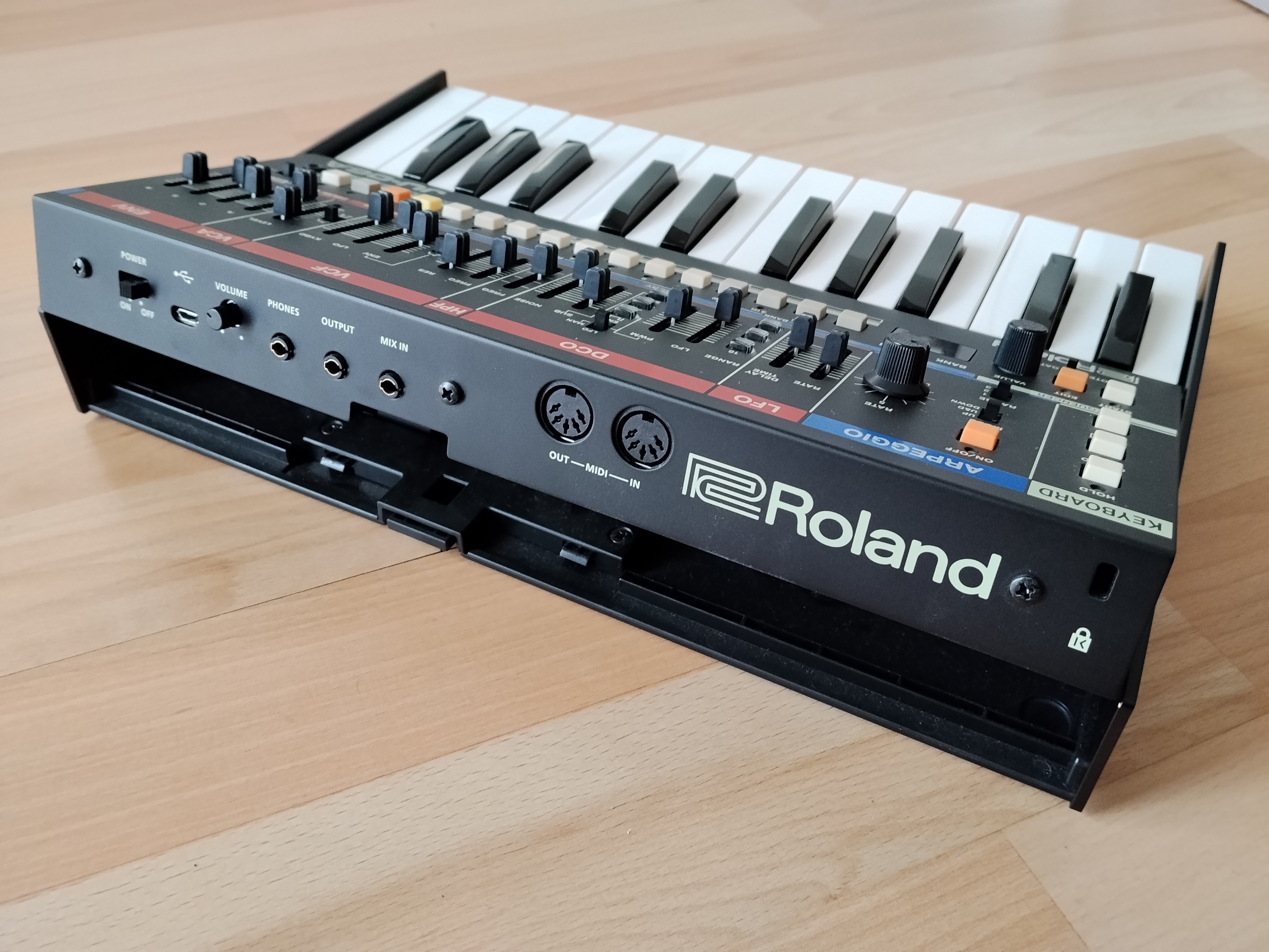 Roland JU-06A (54012)