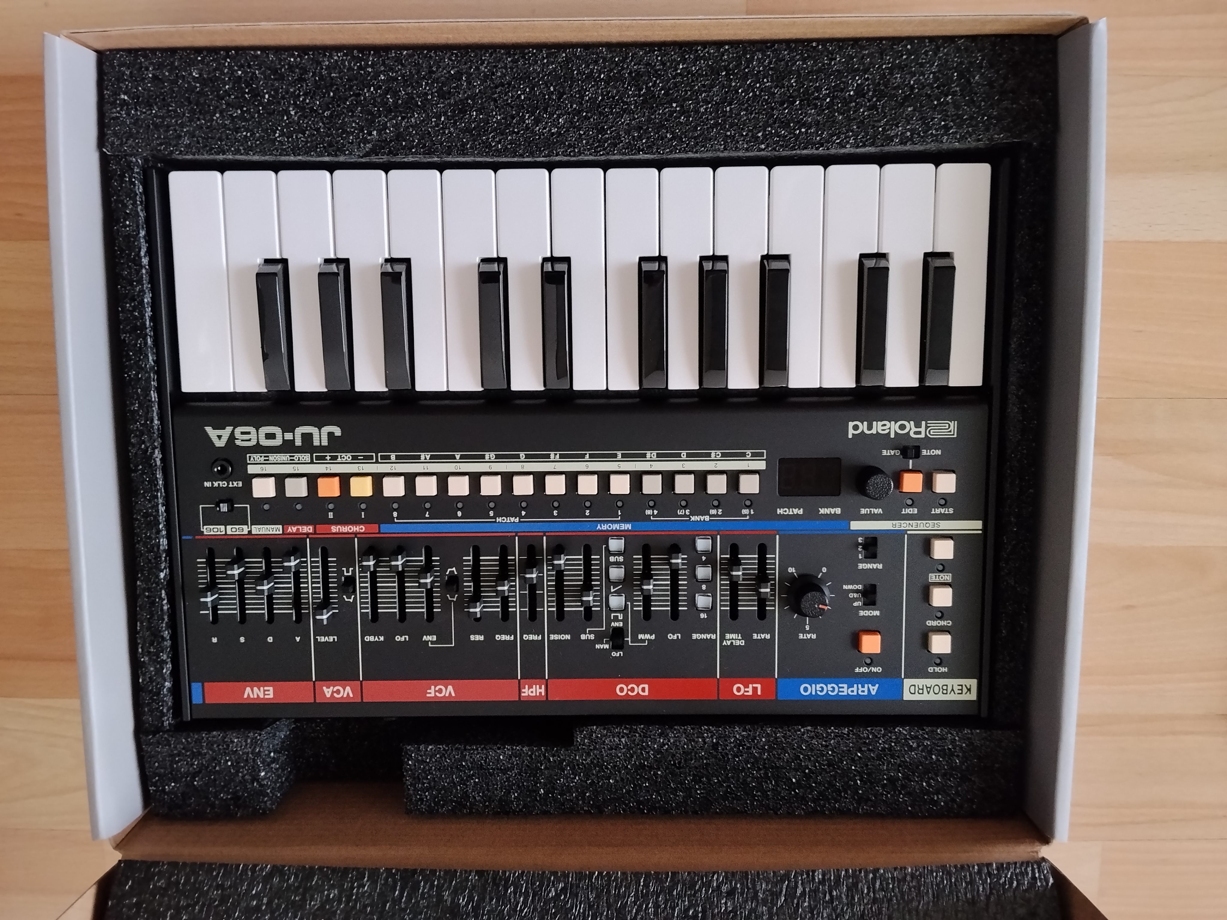 Roland JU-06A (33151)