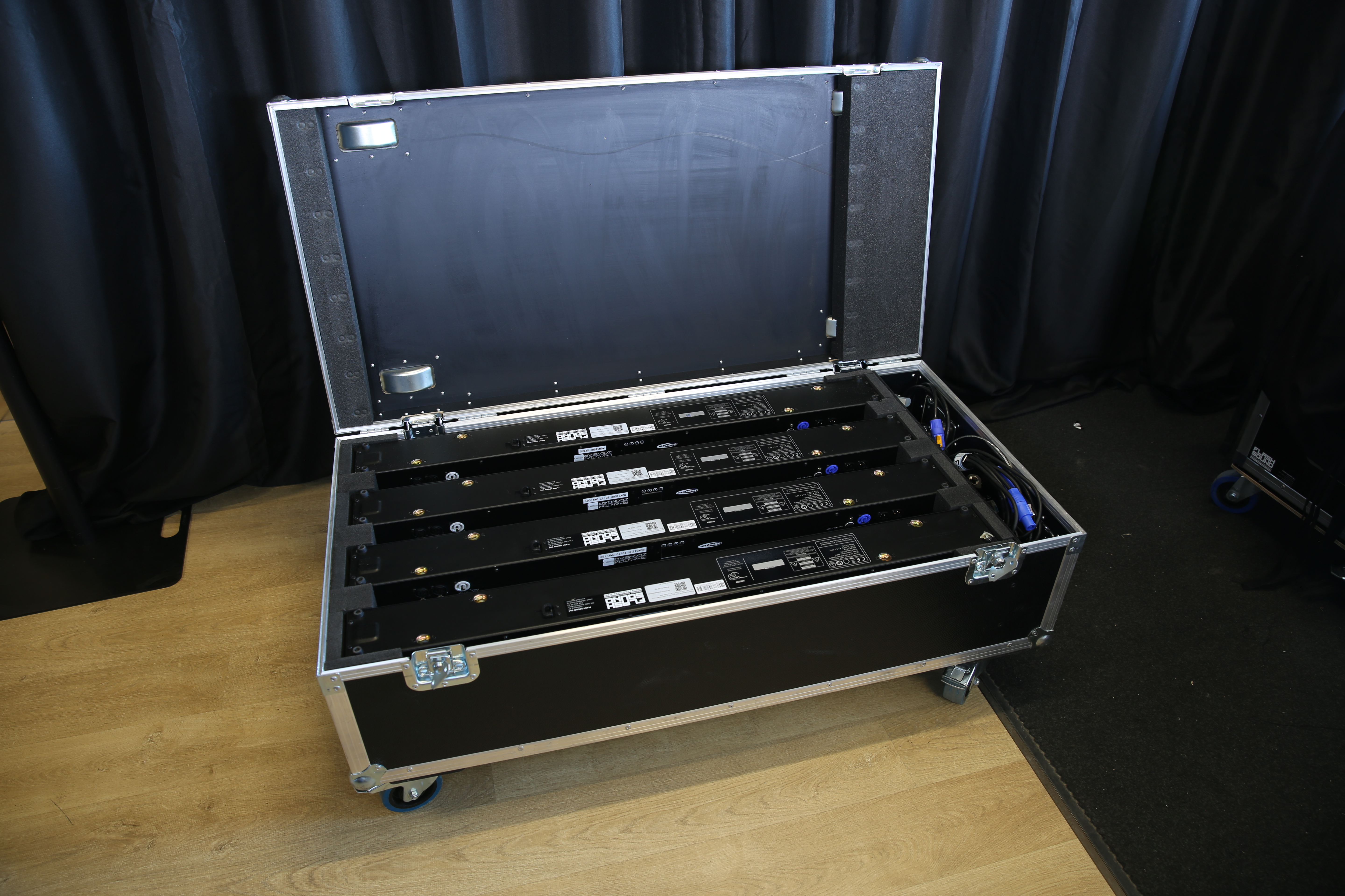 SHOWTEC Phantom Zoombar Led