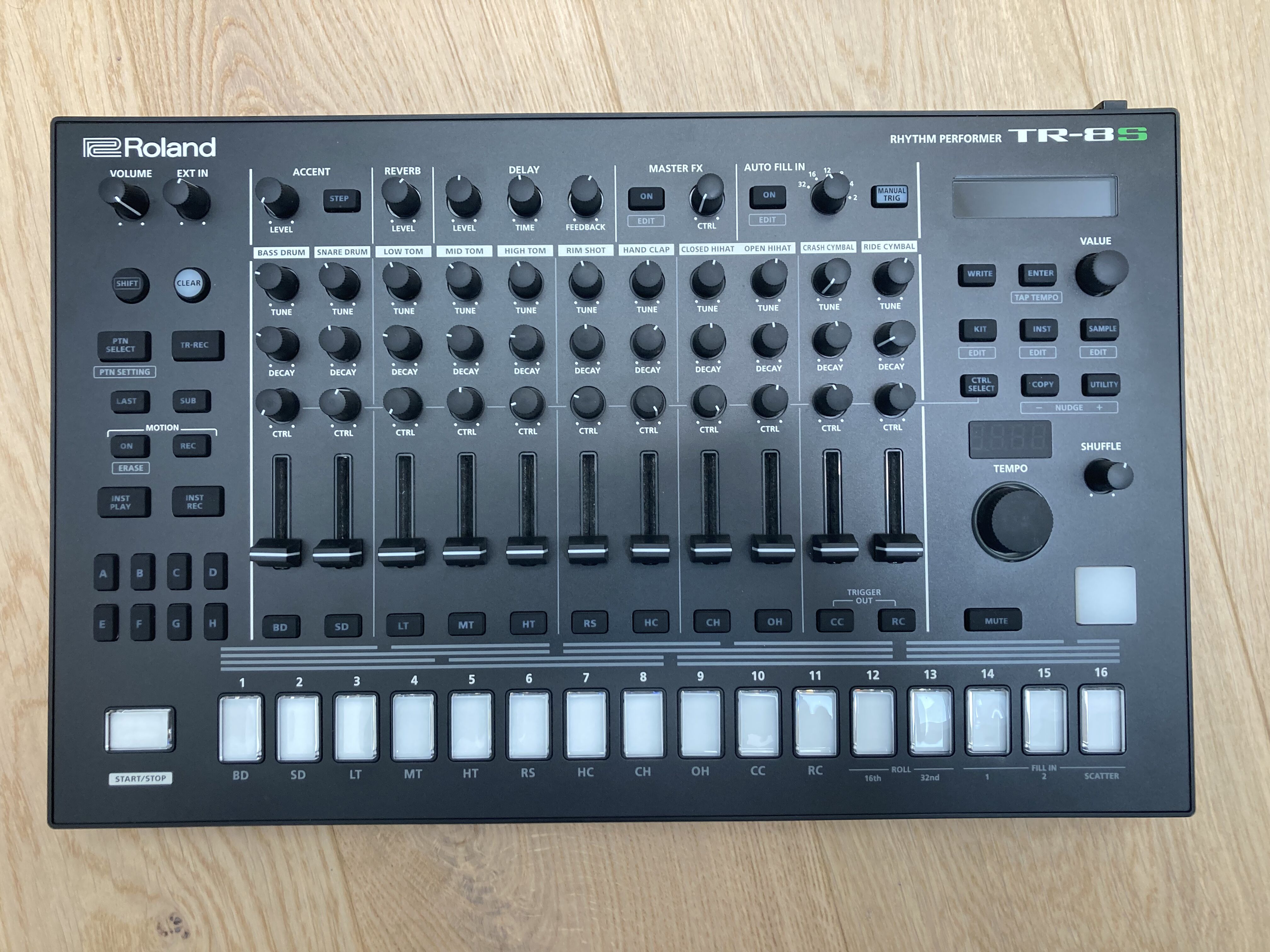 Roland TR8S état neuf