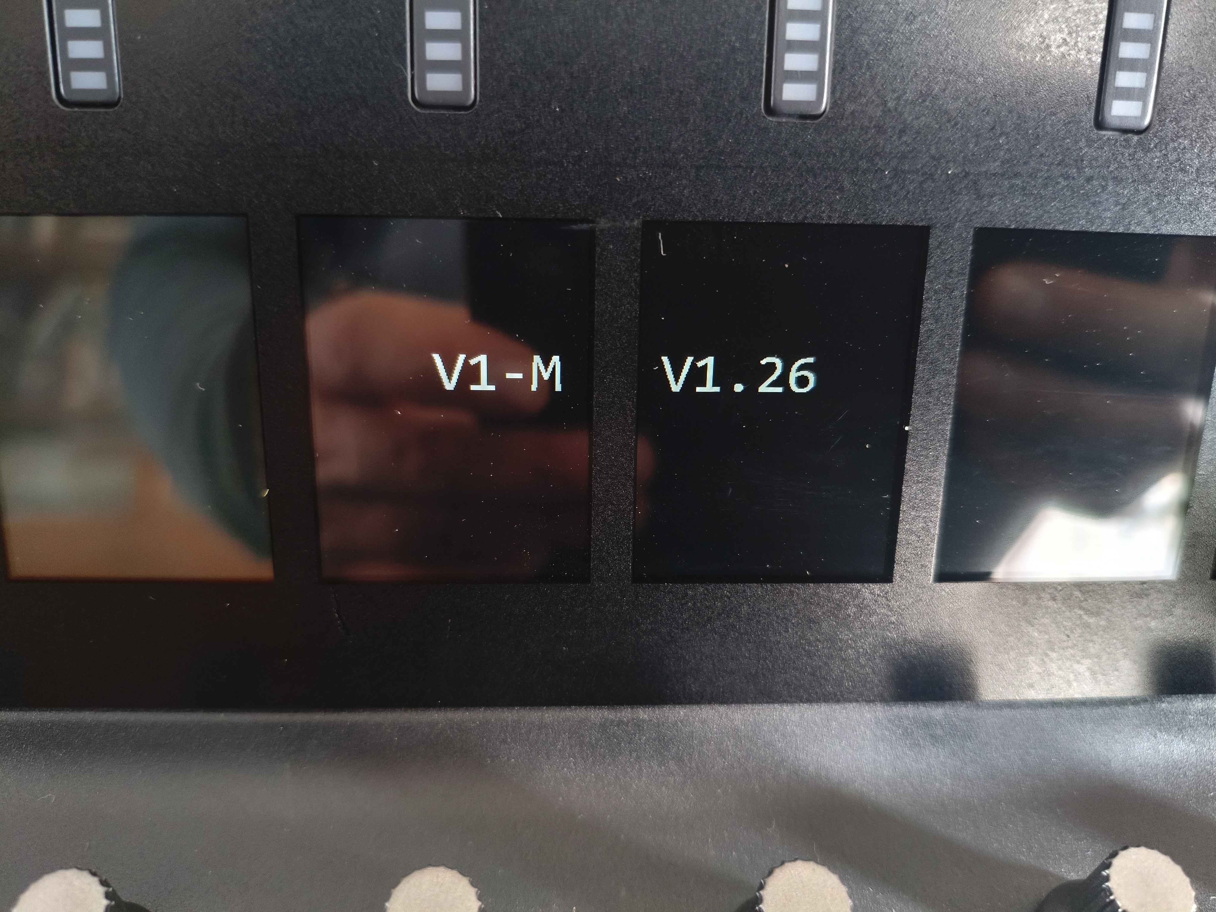 iCon V1-M (76026)