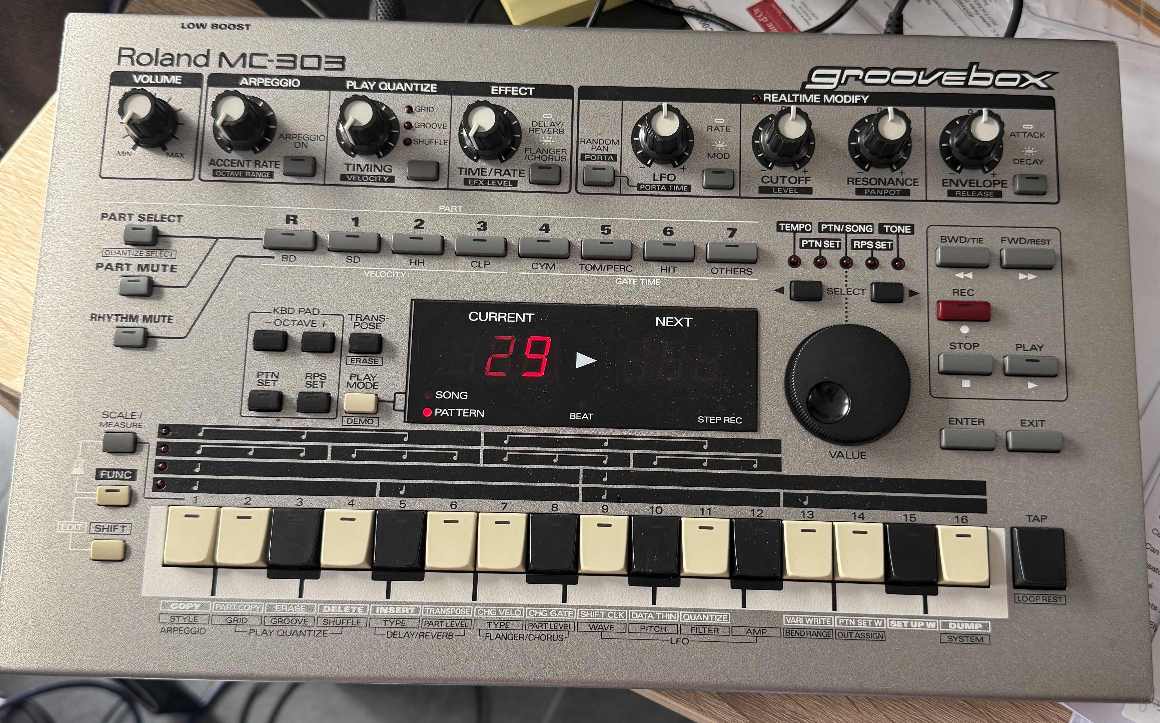 Vends Roland mc303