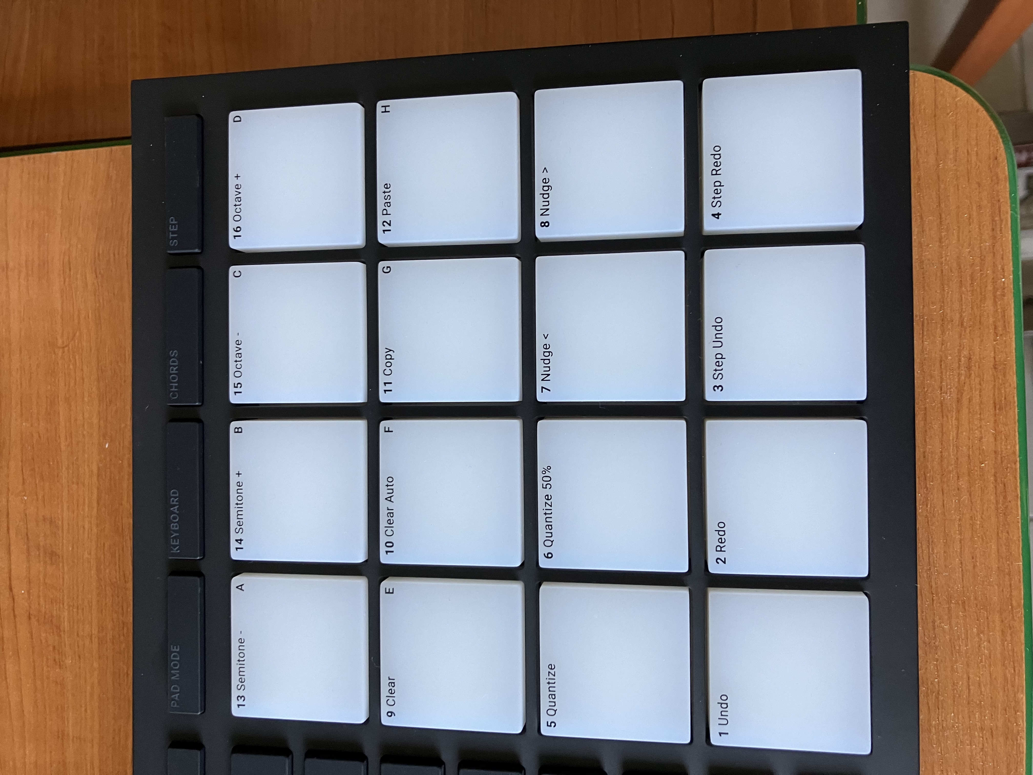 Native Instruments Maschine Mikro mk3 (1173)