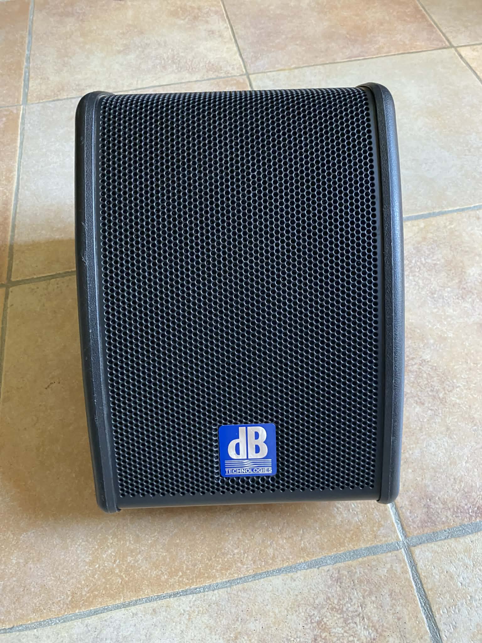 db 4