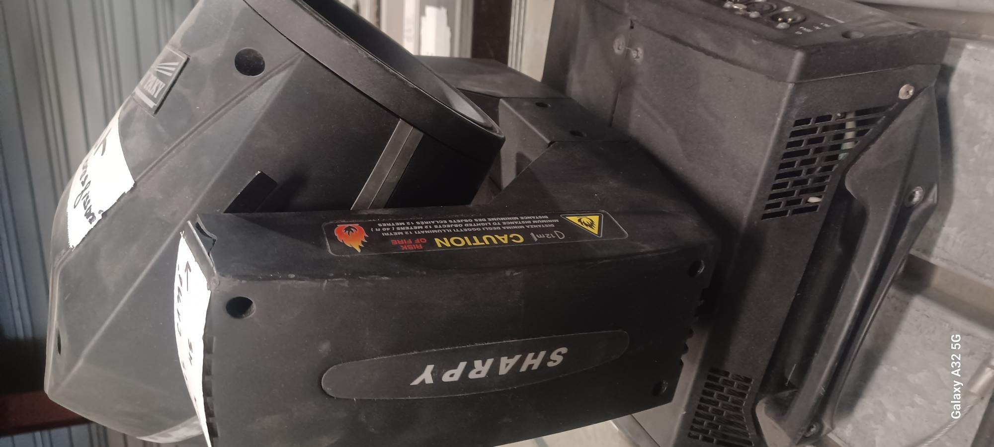 lot de 2 lyres clay paky sharpy A REVISER + flycase