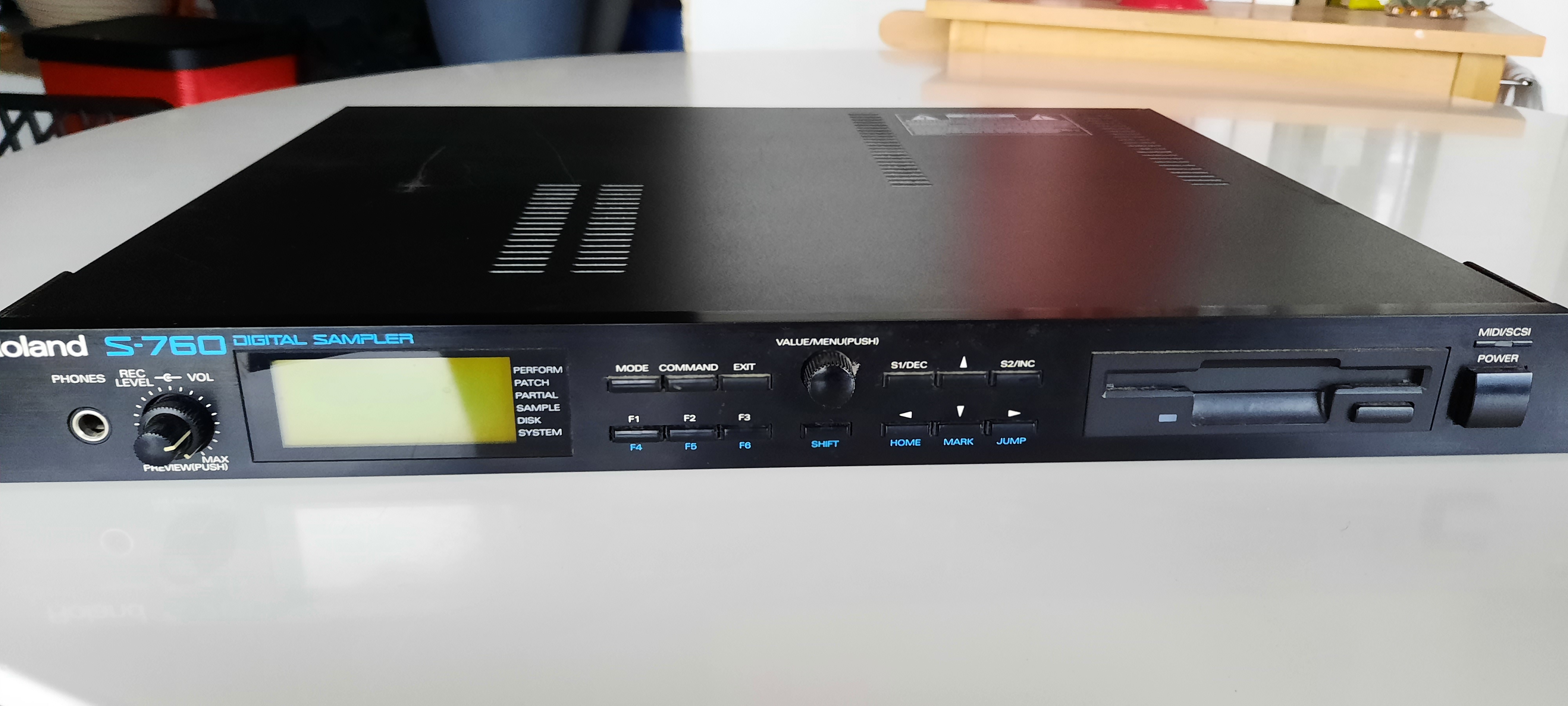 VENDS Sampleur S-760