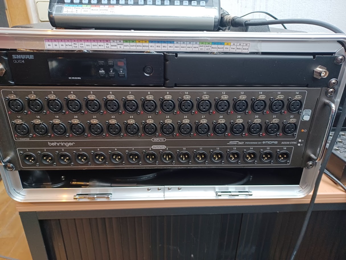 Vends Behringer S32