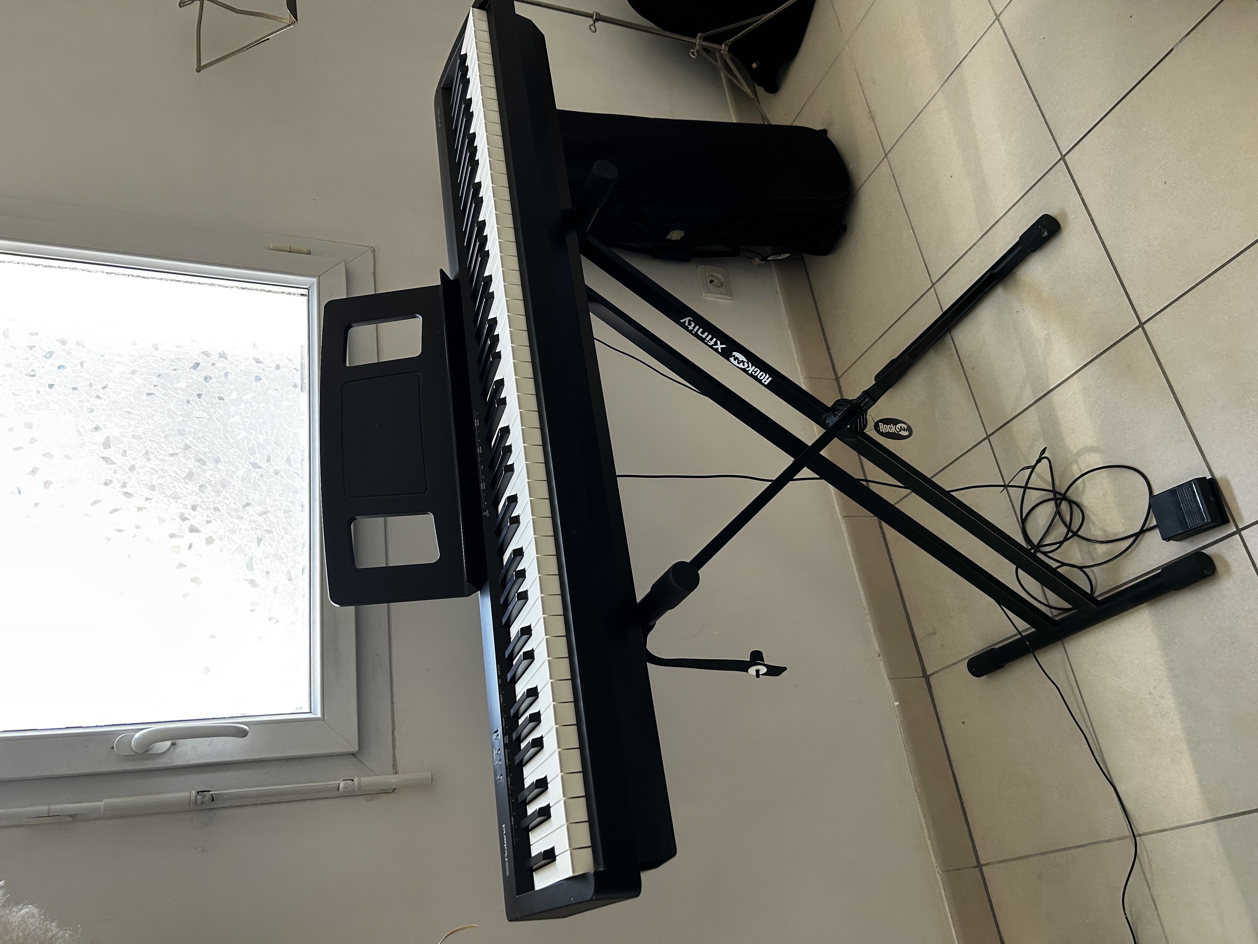 Vends Piano Roland FP10