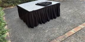 Vends Scène modulaire IntelliStage - 21 m² complète – jupon + flight case – 900 kg/m²