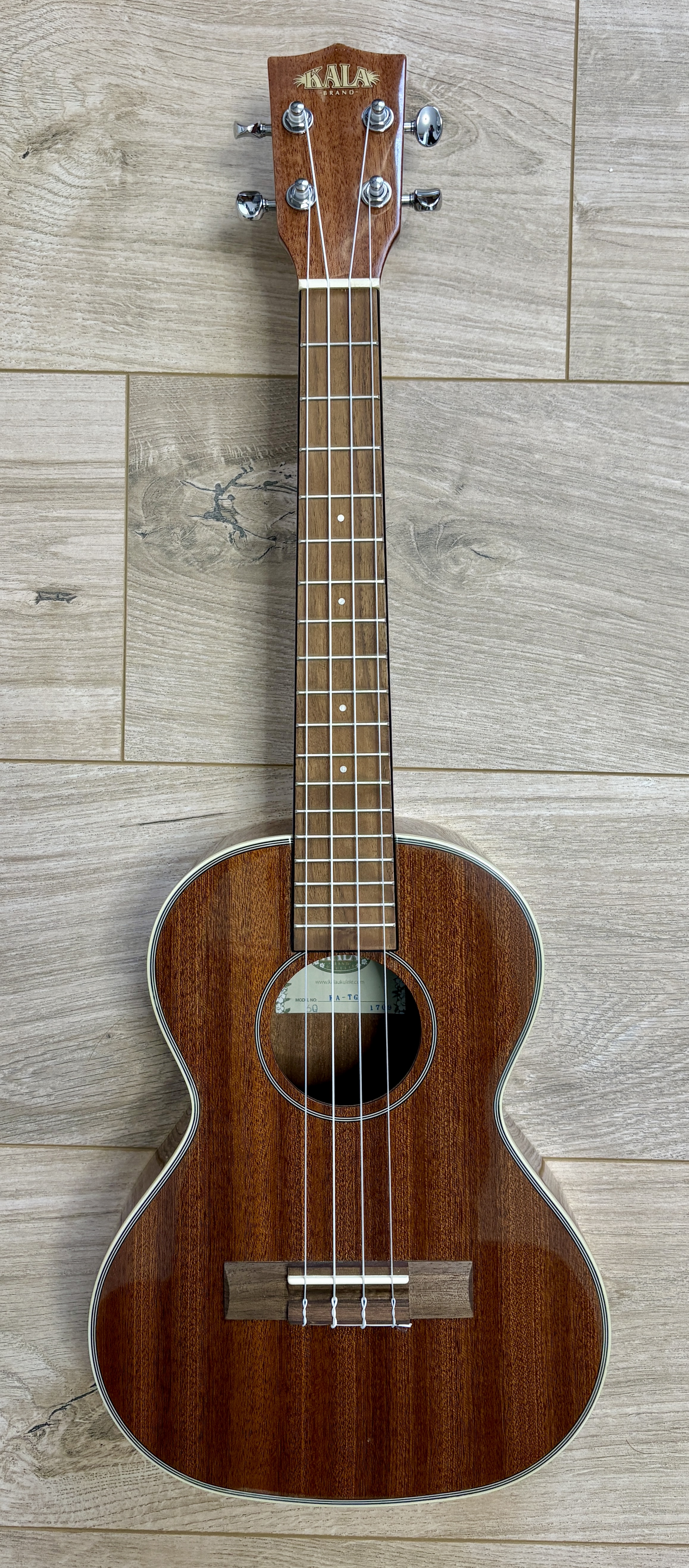 Vends ukulele ténor Kala KA-TG