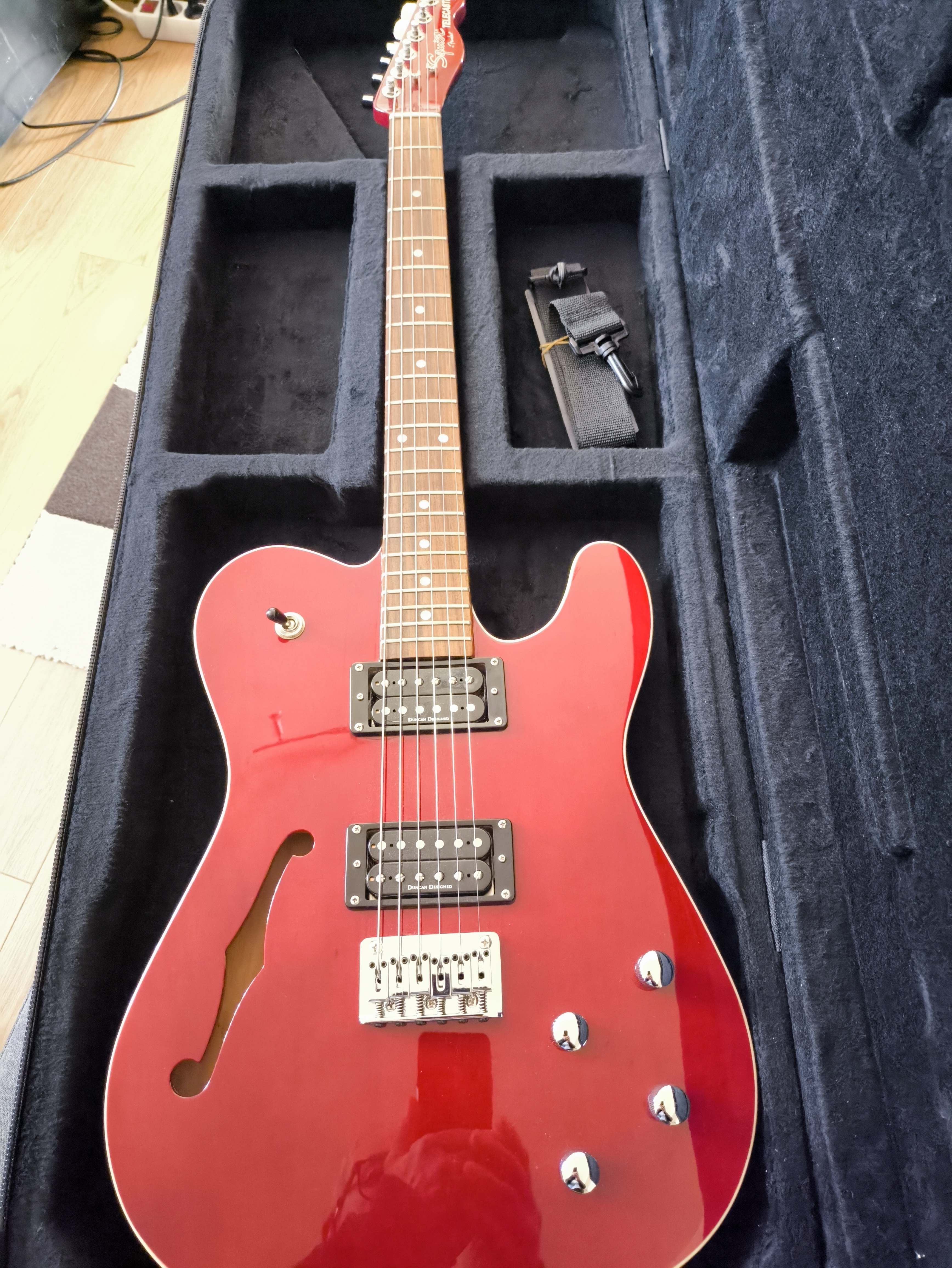 Squier Thinline Tele Master Series Crimson Transparent