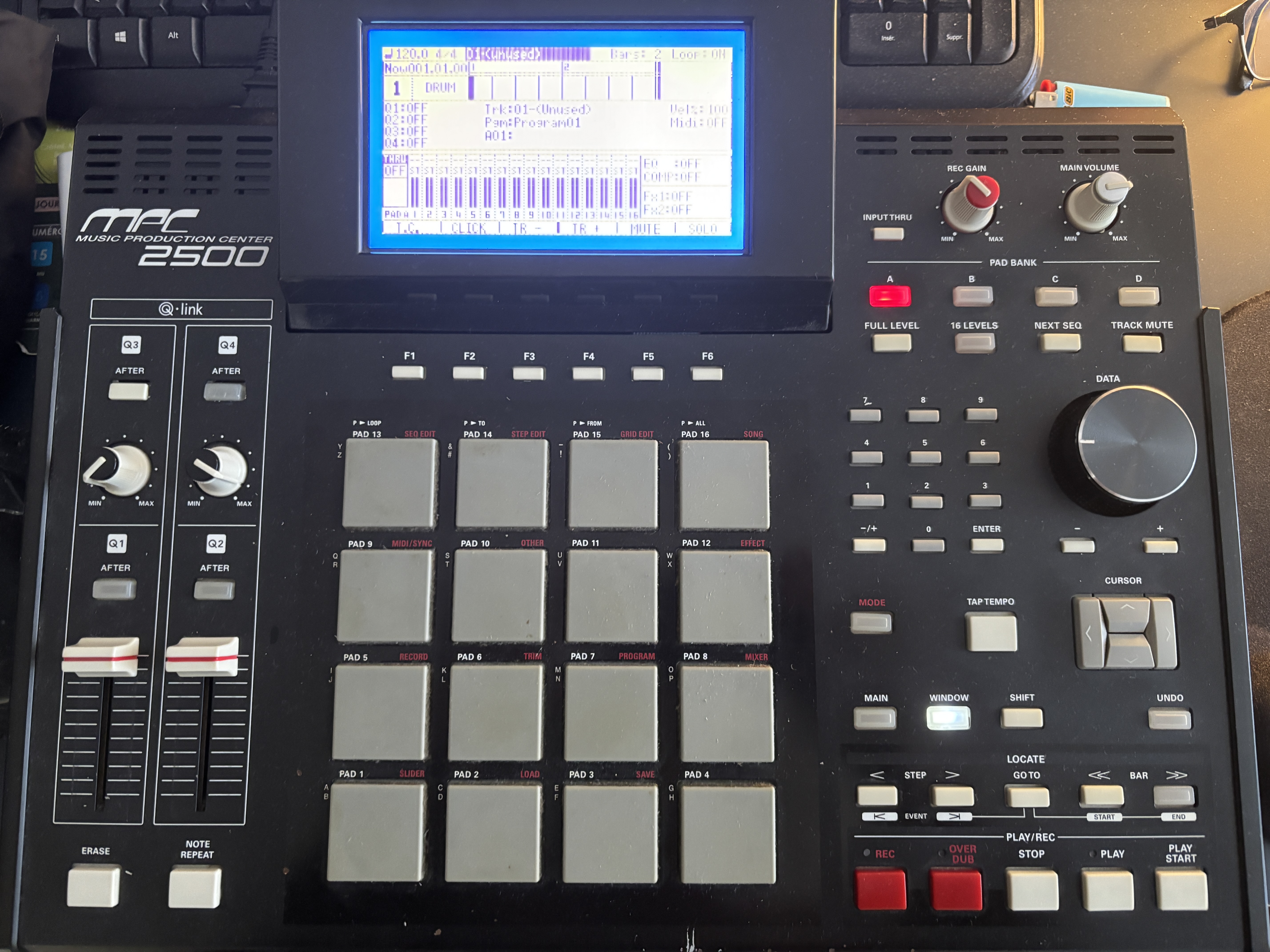 Akai mpc 2500