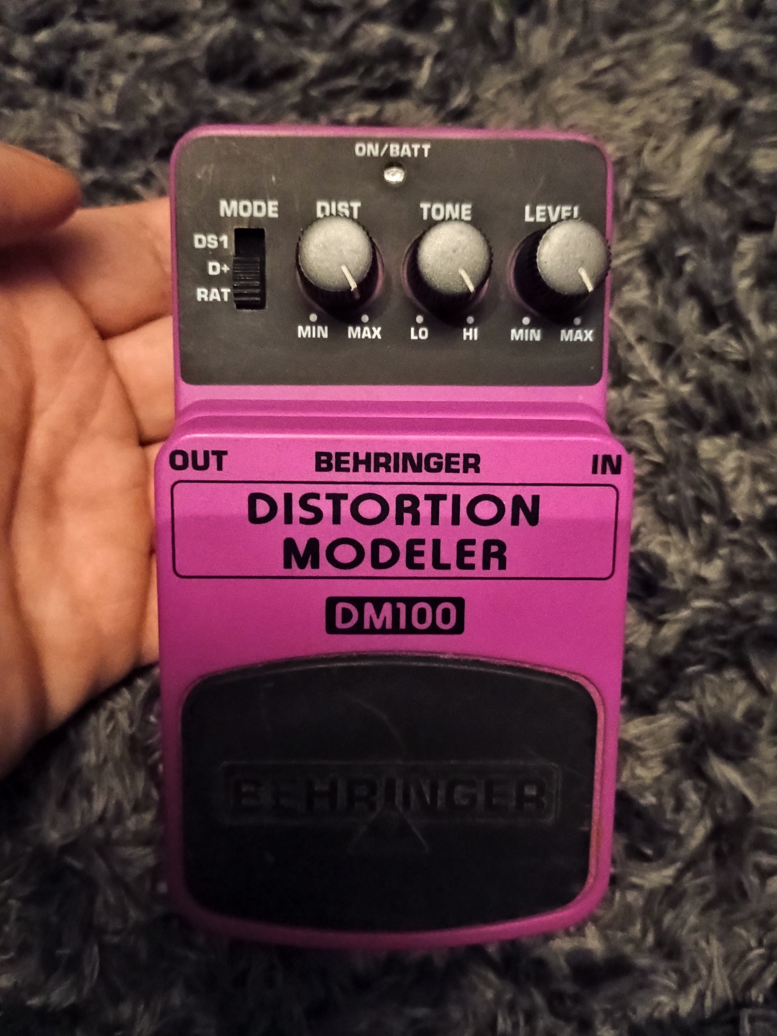 a vendre behringer dm100 distortion modeler