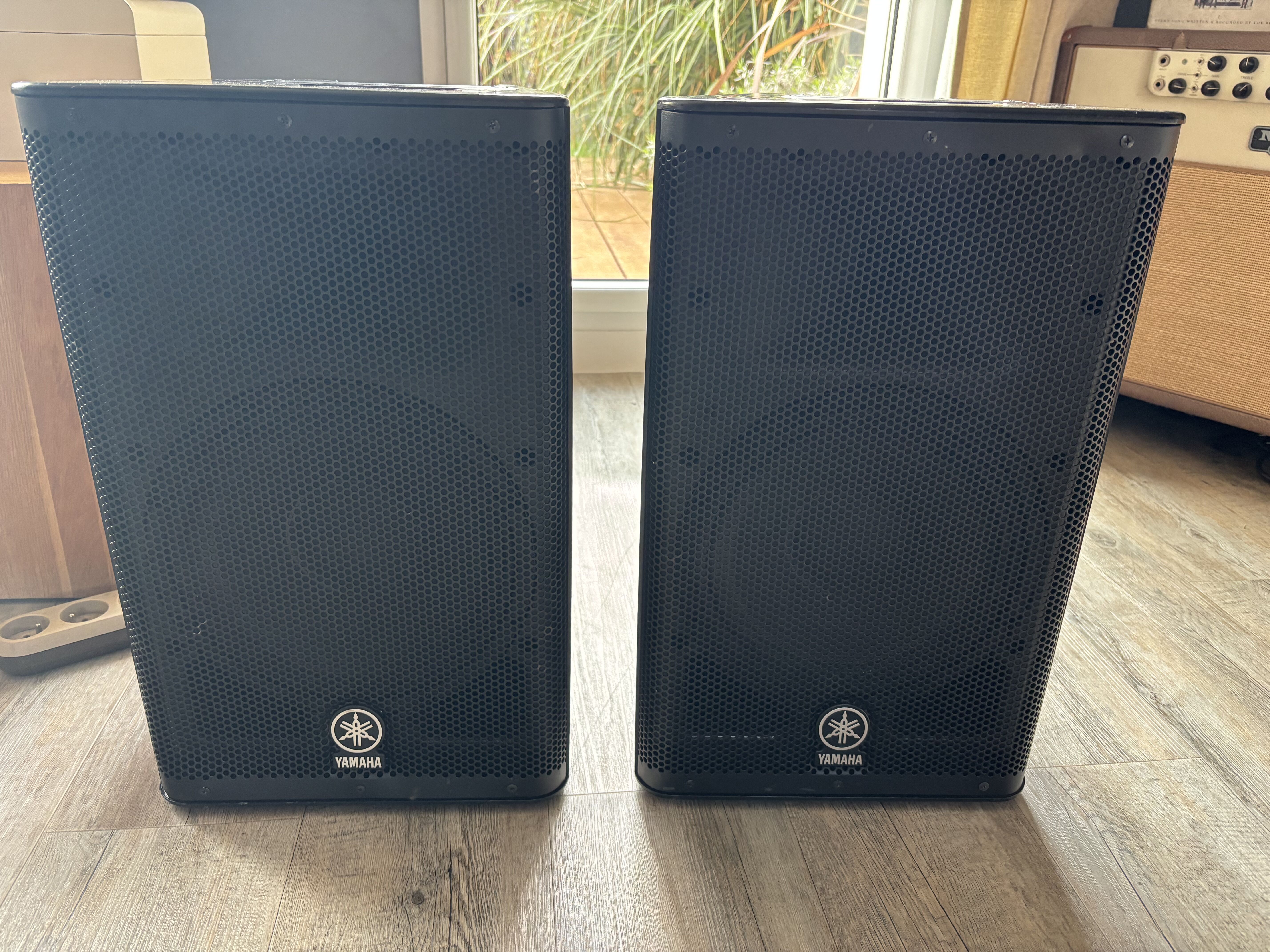 Vends Paire Yamaha DXR10 (Quantité : 2) – Enceintes actives pro