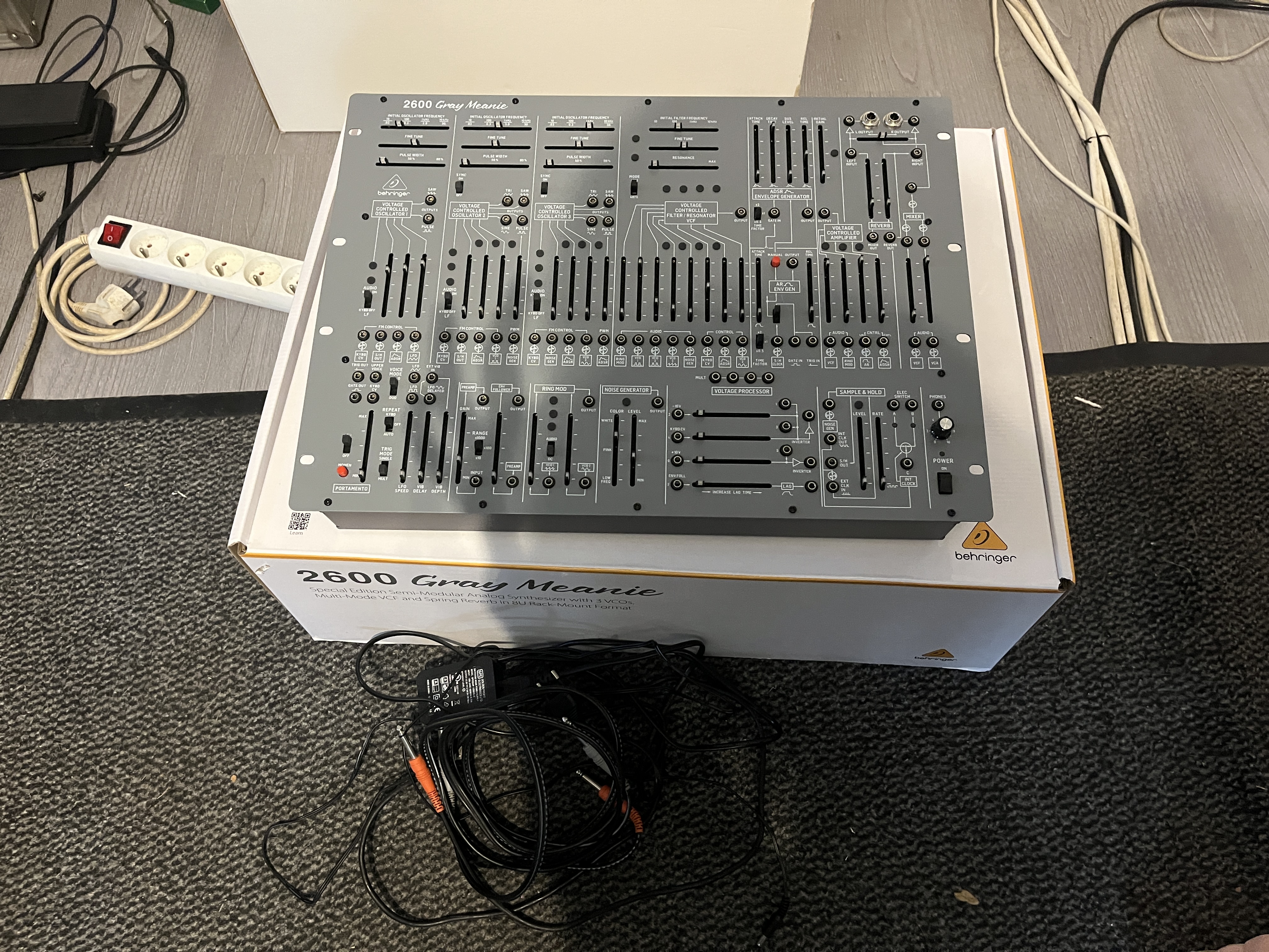 Vends Behringer 2600 Gray Meanie