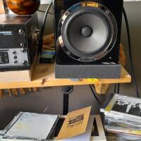 AFFAIRE : Behritone Active 30- watt full- range reference studio monitor