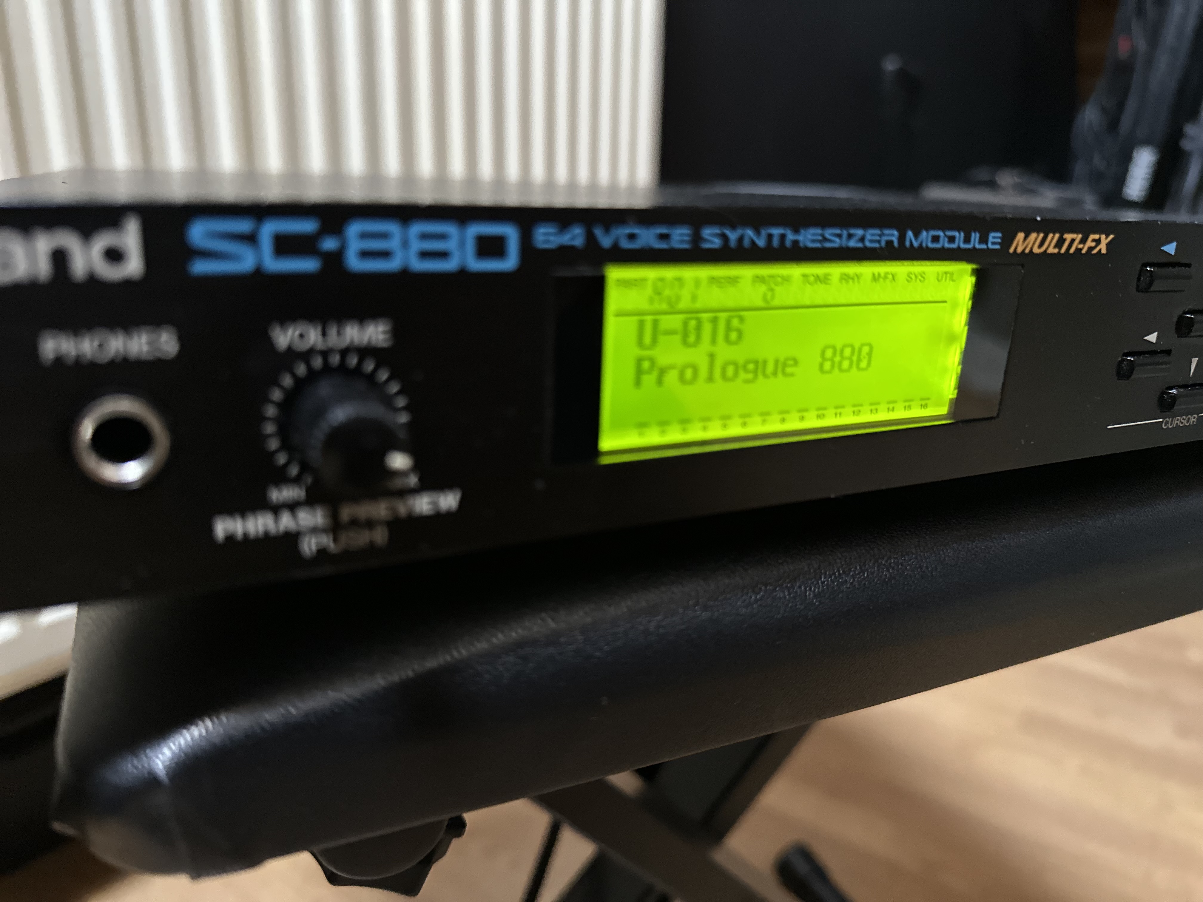 Roland SC-880