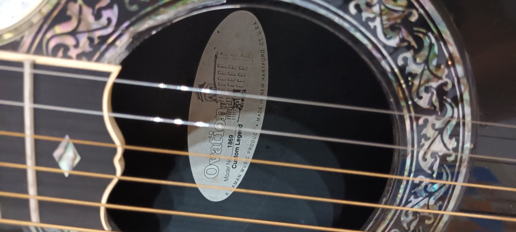 GUITARE OVATION CUSTOM LEGEND NOIRE 1869