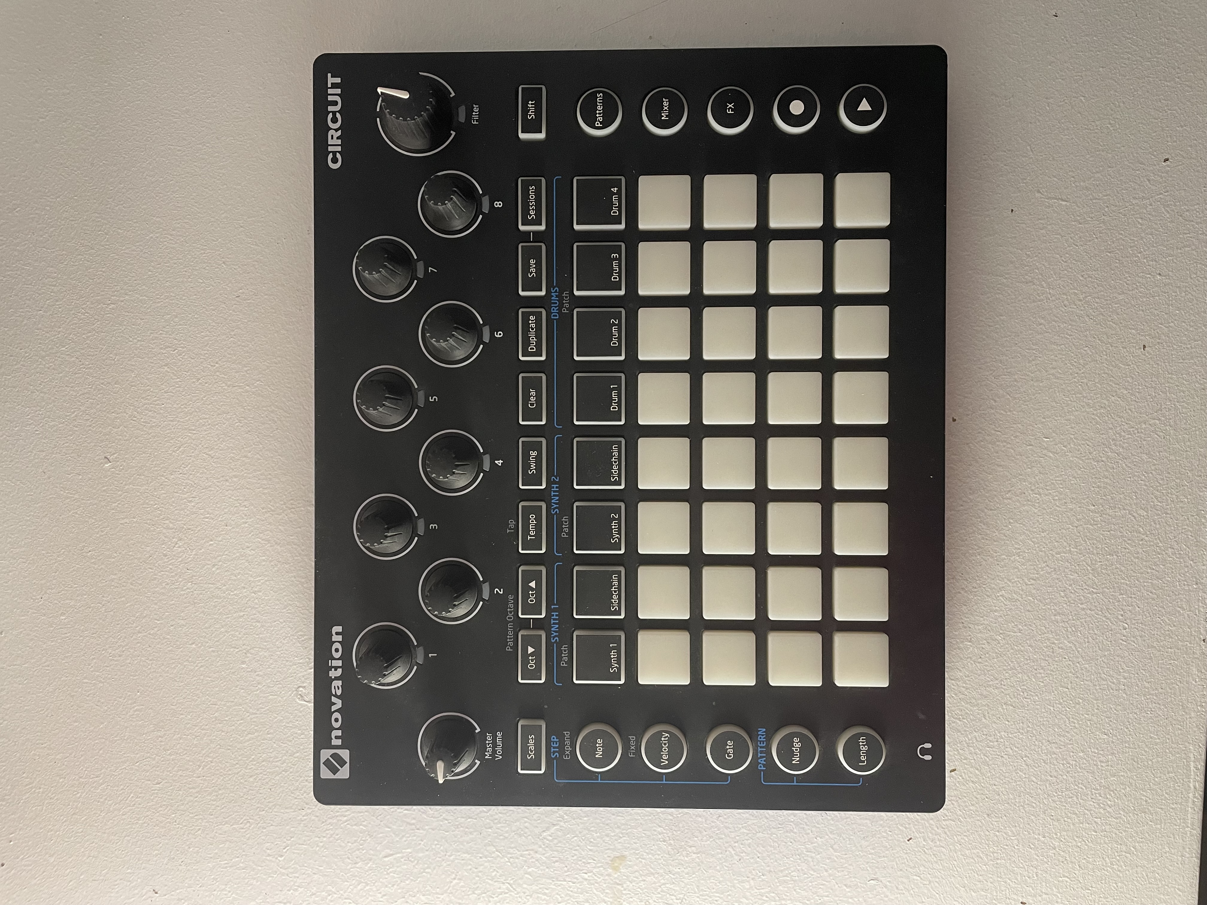 Vends Novation Circuit