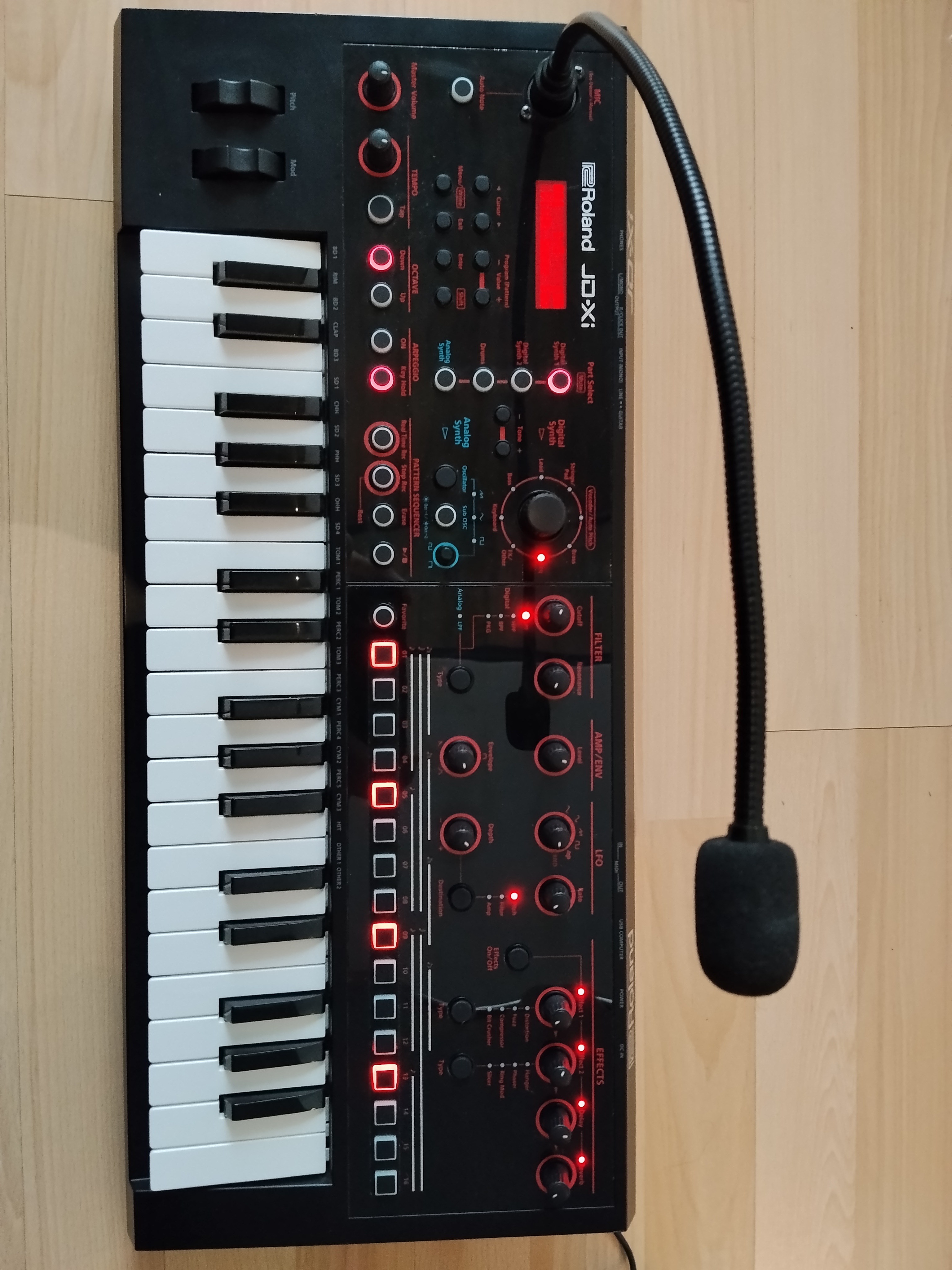 Roland JD-Xi + sac de transport Roland CB-JDXi