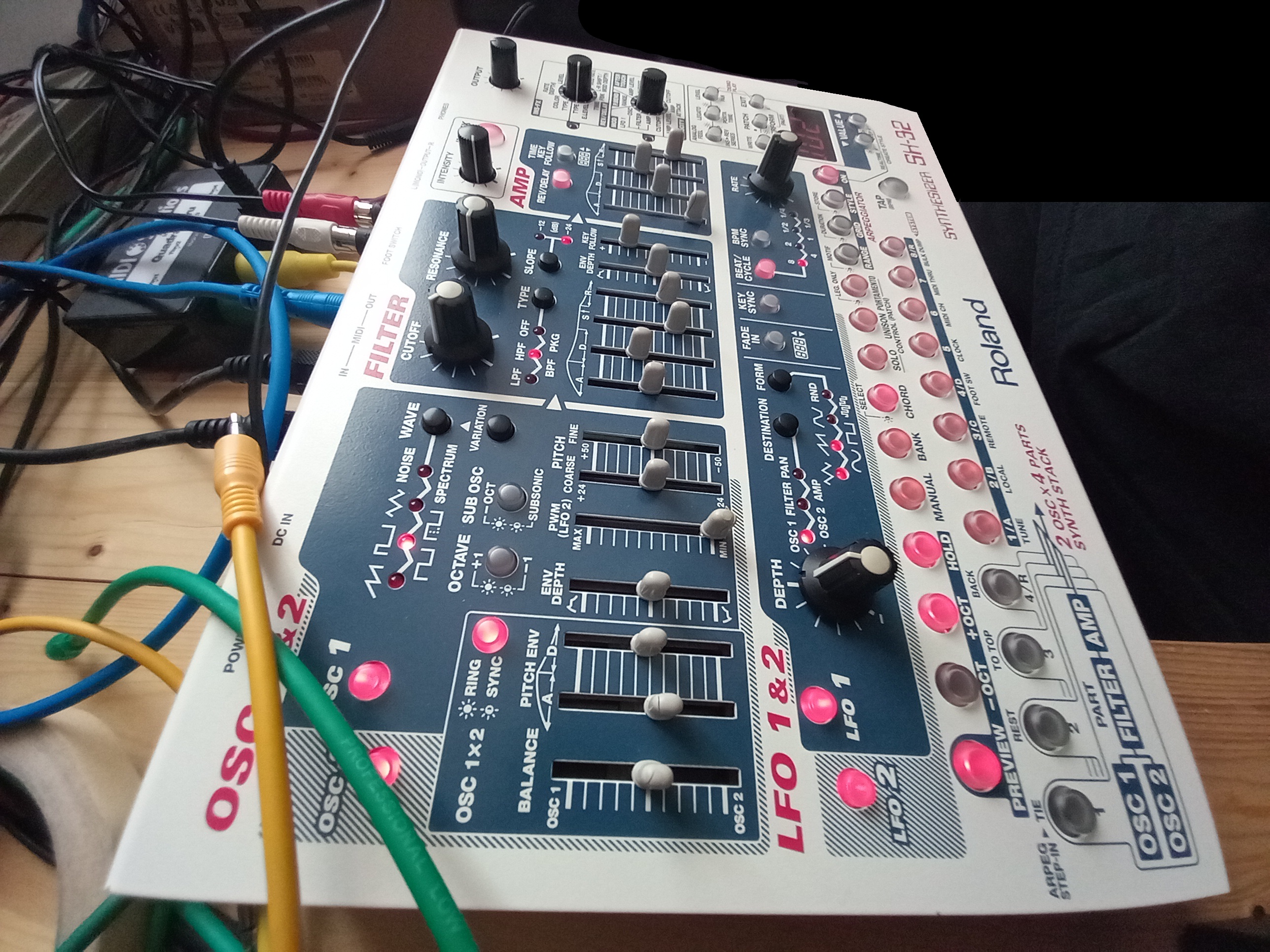 Roland SH-32 (33954)