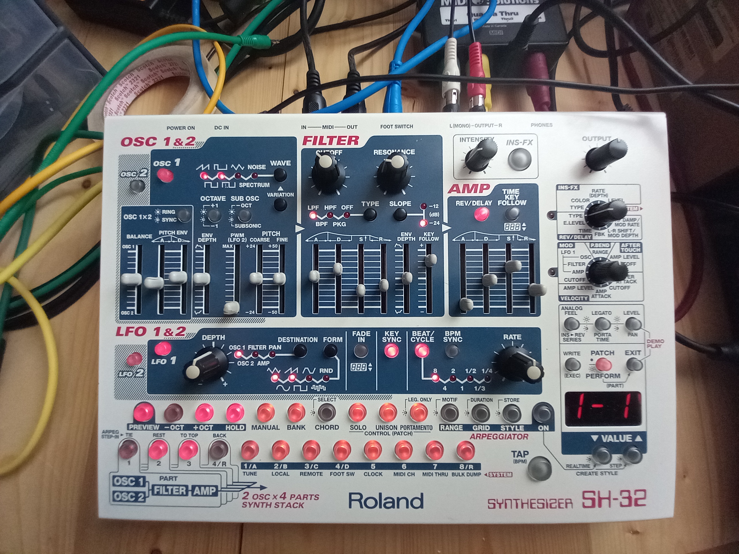 Roland SH-32 (28616)