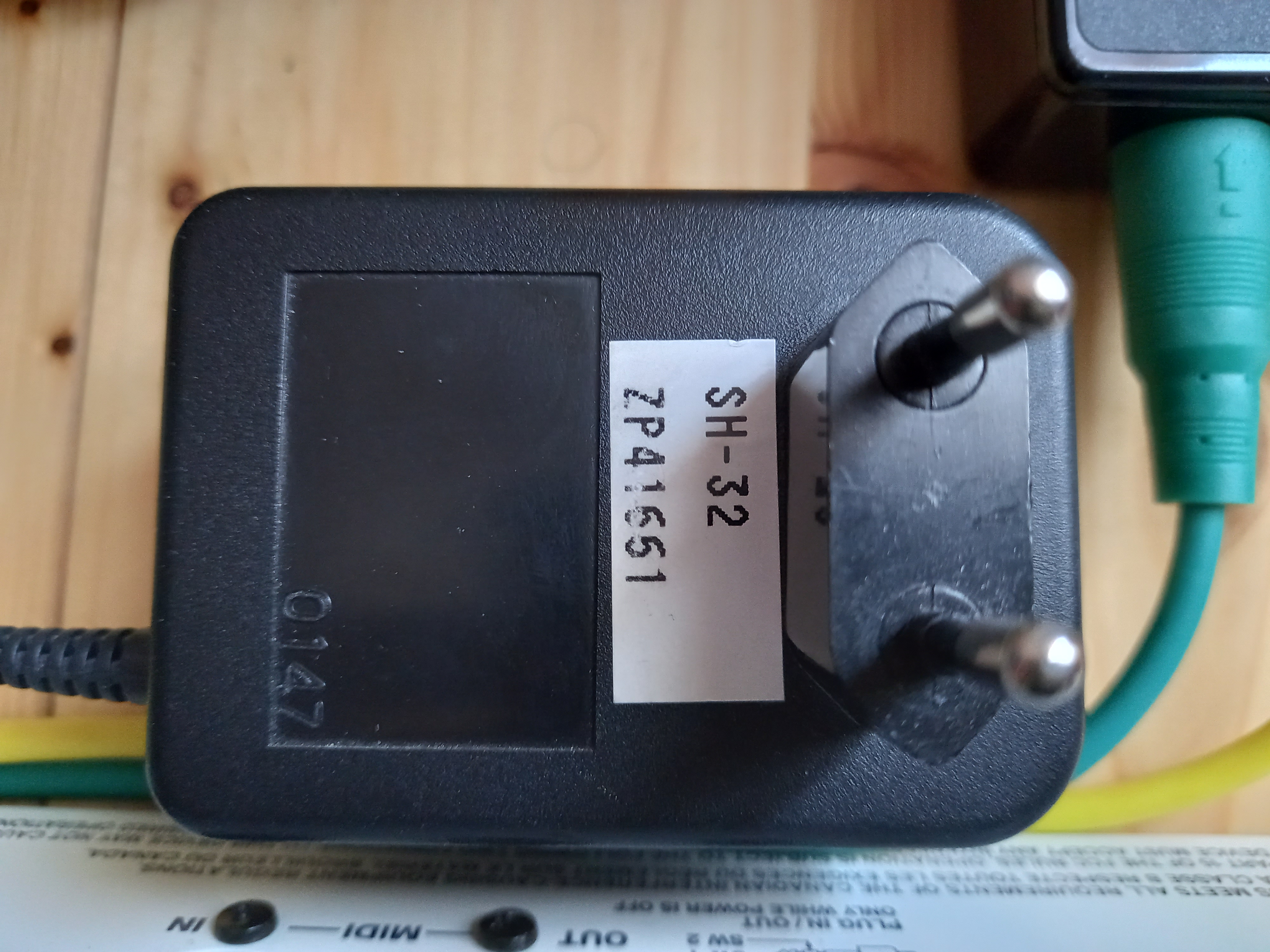 Roland SH-32 (28792)