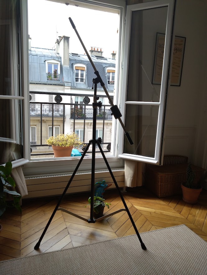 Vends trépied et grande perche König & Meyer pour microphones.