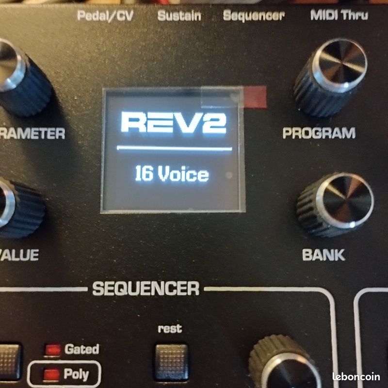 Rev2 16 voix desktop état neuf