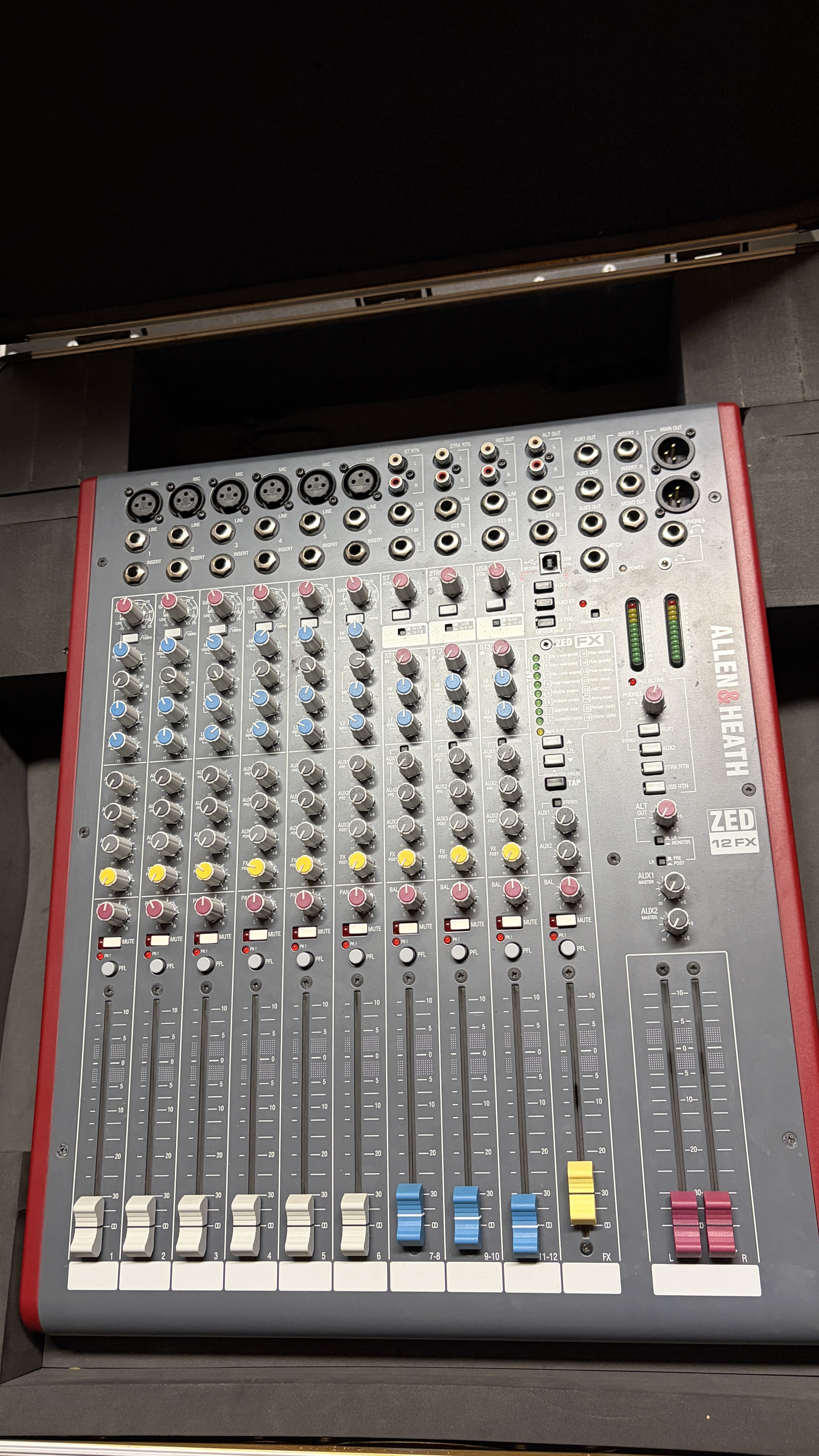 Vends table de mixage allen & heath ZED-12FX