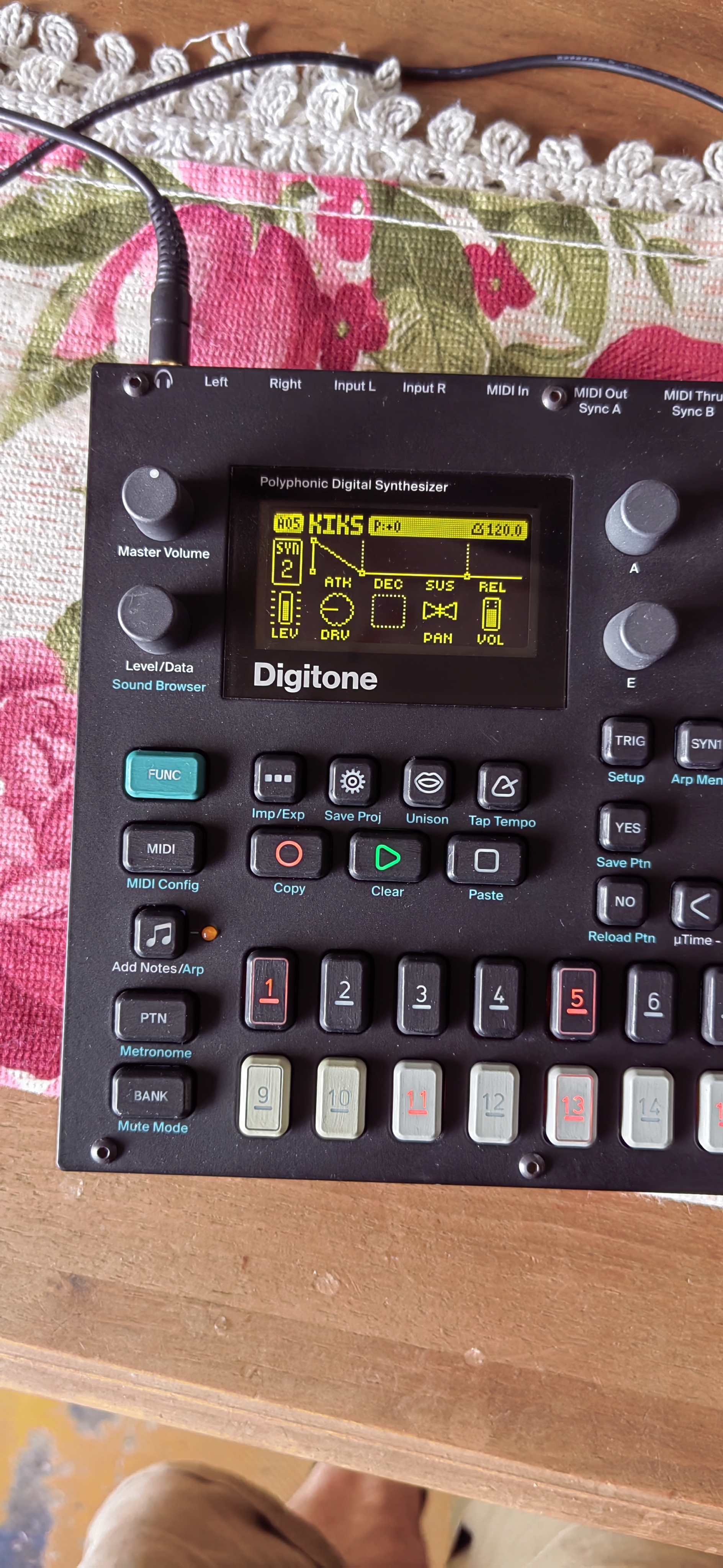Digitone Mint boutons neufs et decksaver 