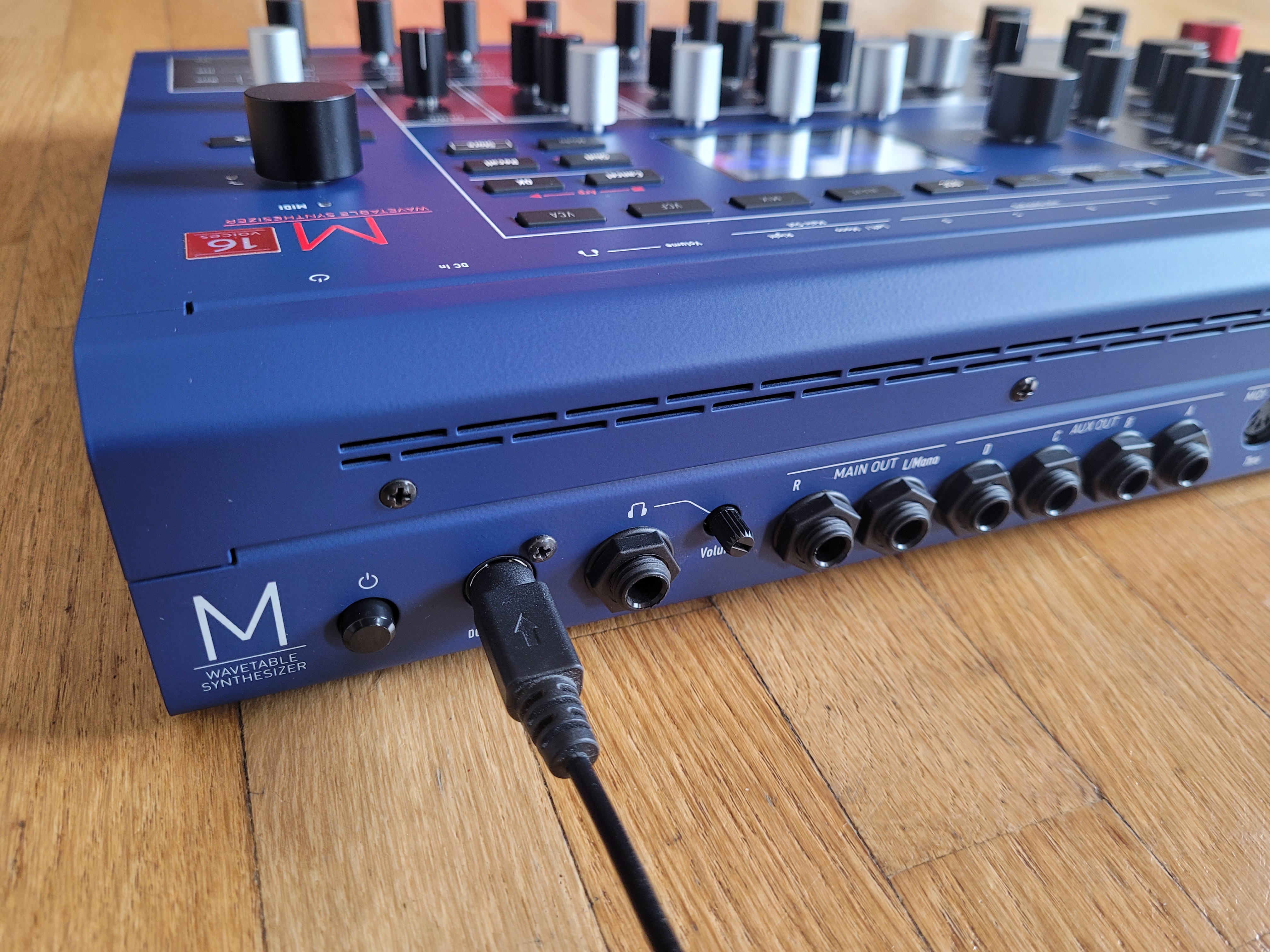 Waldorf M 16 Voice (2528)