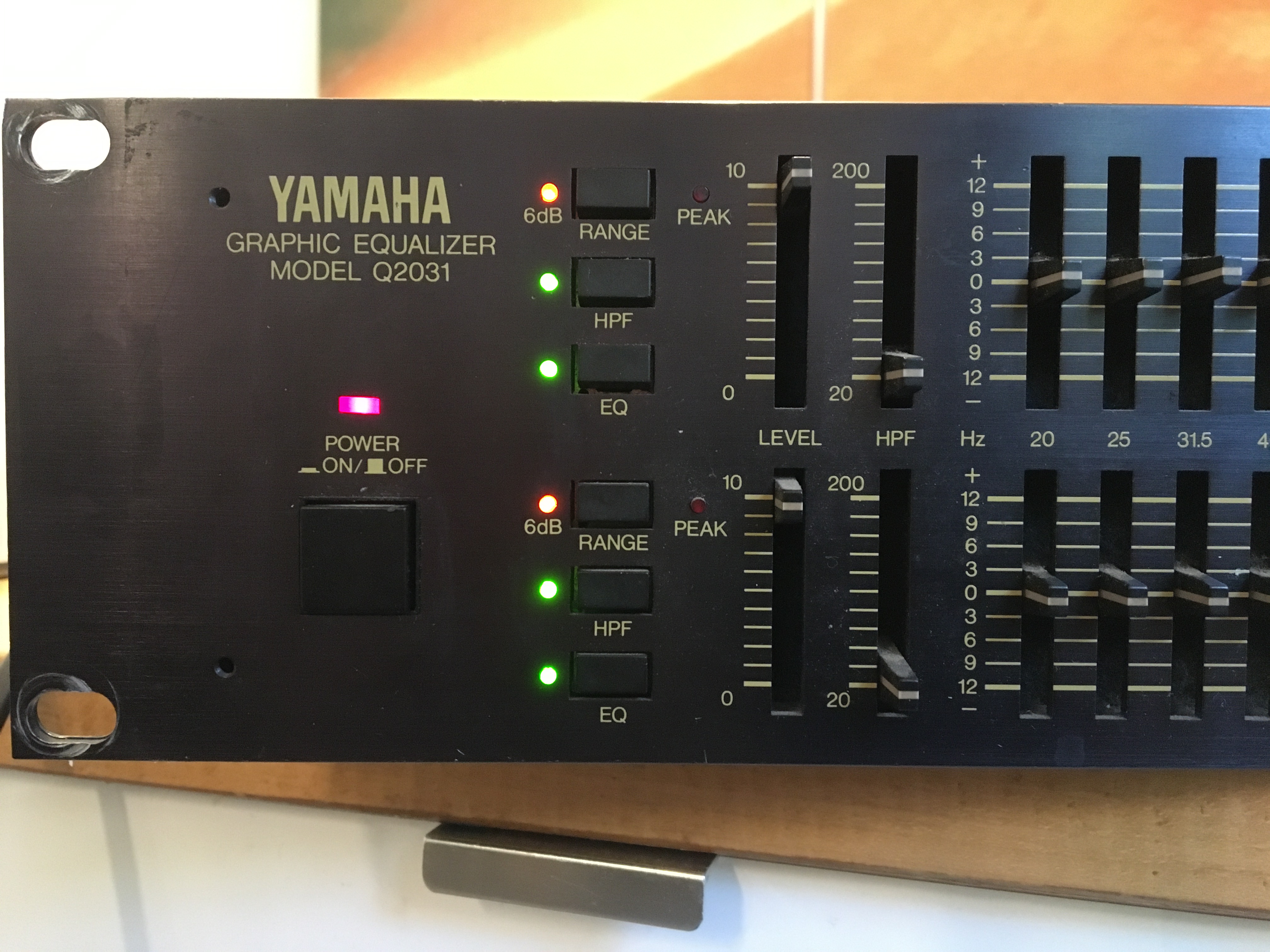Yamaha EQ 2031. Equaliseur Graphique 31 bandes stéréo.