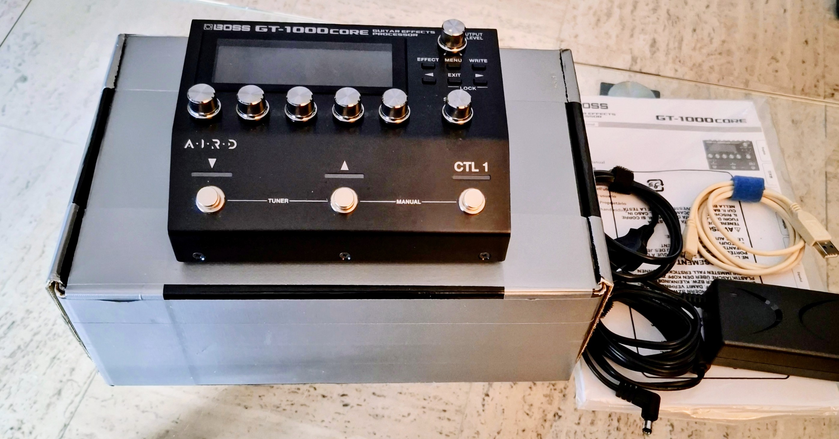 MULTI-EFFETS BOSS GT 1000 CORE + PÉDALE EV 30 