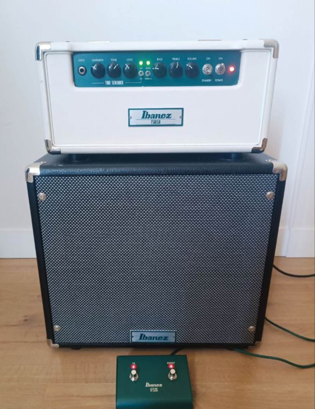 Ampli Ibanez TSA 15H + Enceinte TSA 112 et footswitch