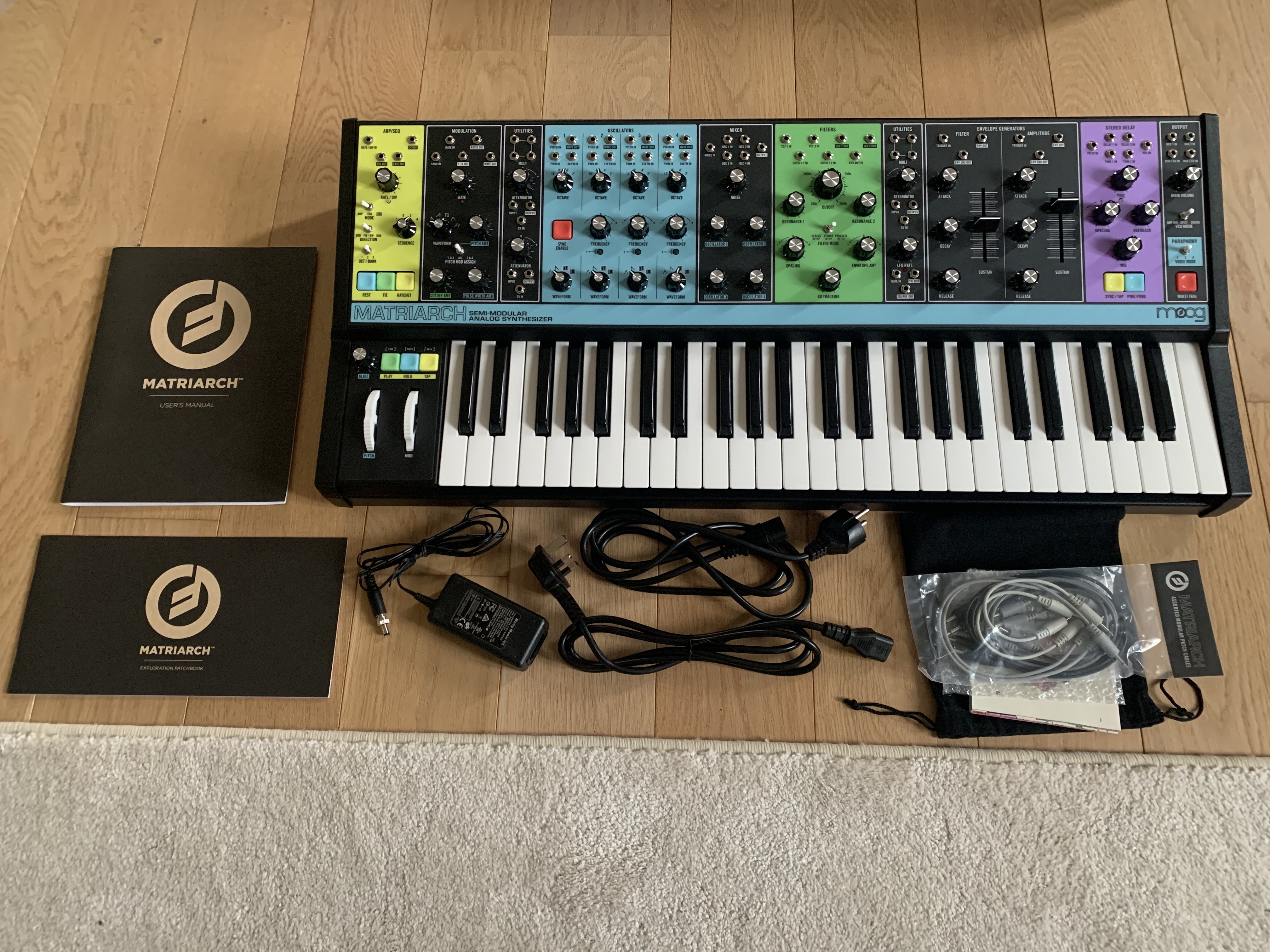 Vends synthetiseur semi modulaire Moog Matriarch