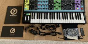 Vends synthetiseur semi modulaire Moog Matriarch