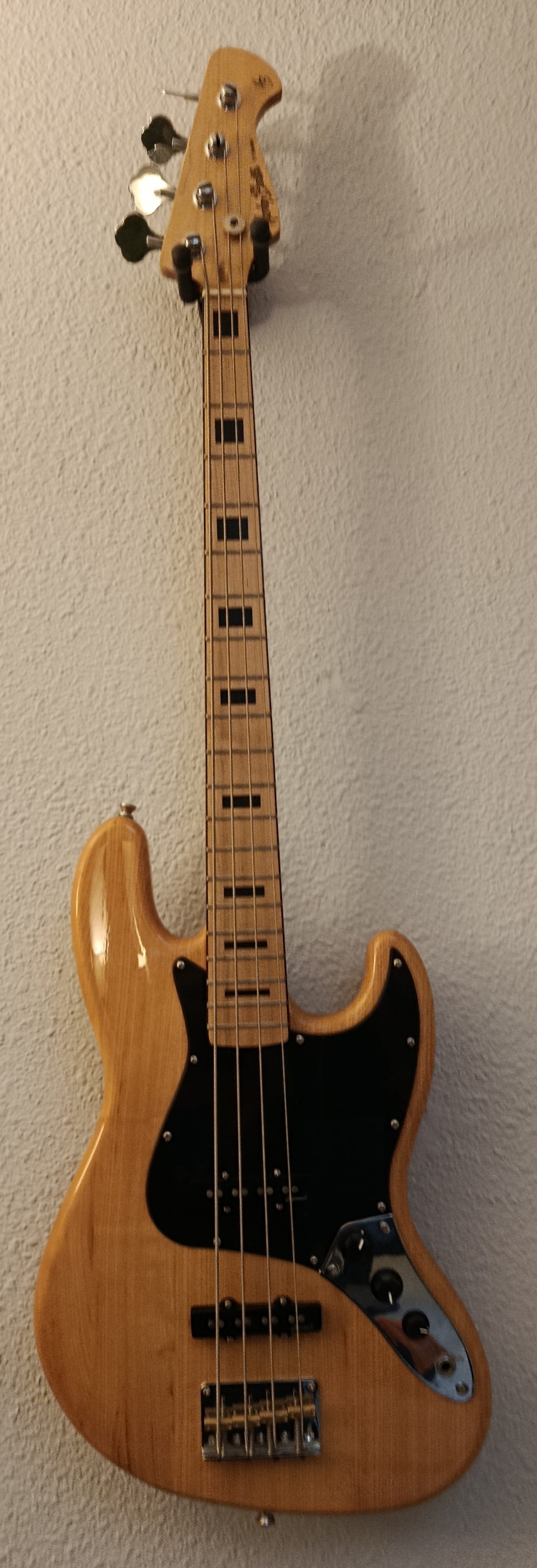 Vends Basse électrique Harley Benton JB-75 MN NA Vintage Series