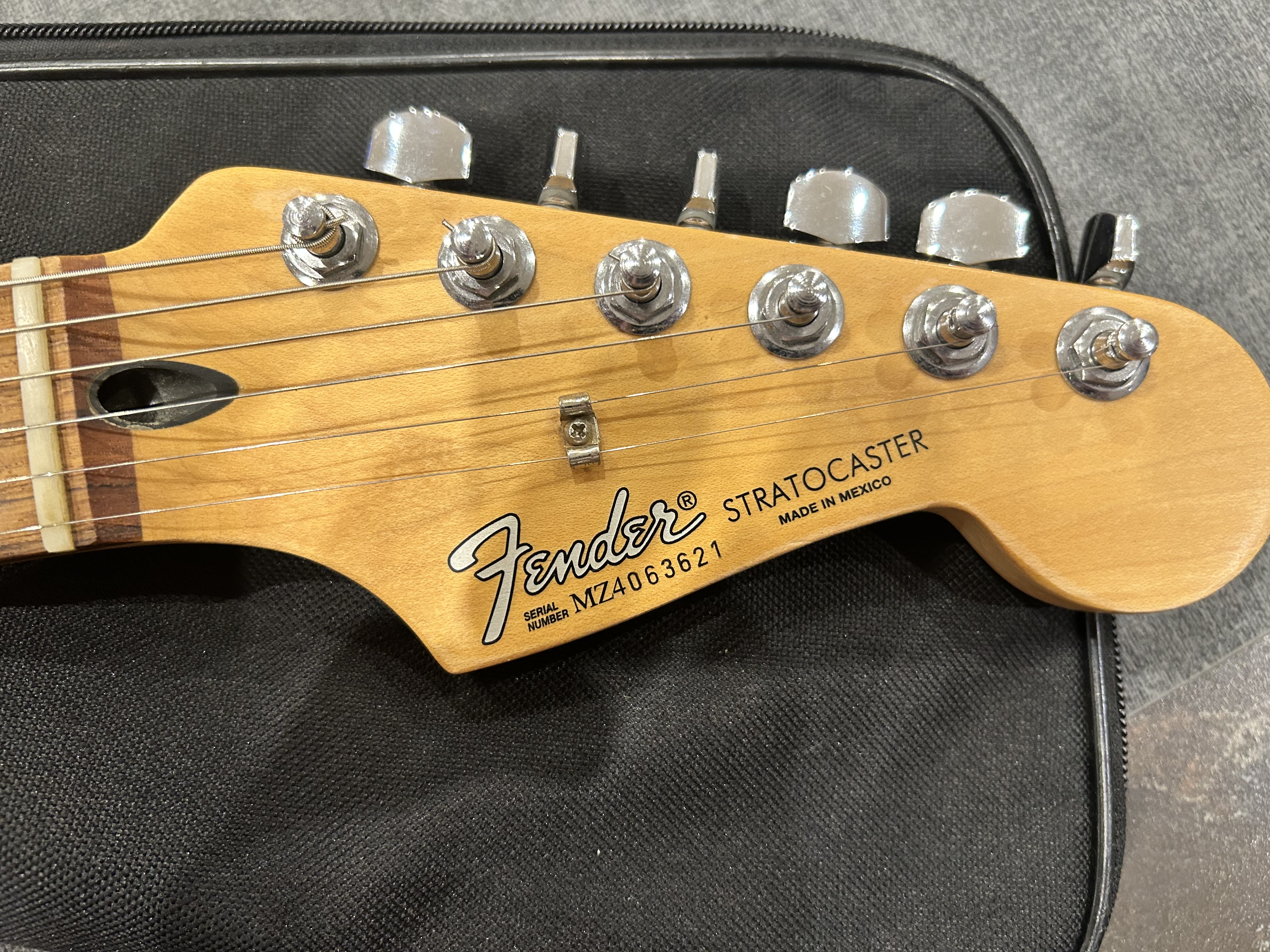 Fender Stratocaster made in mexico "Squier Series" (632)