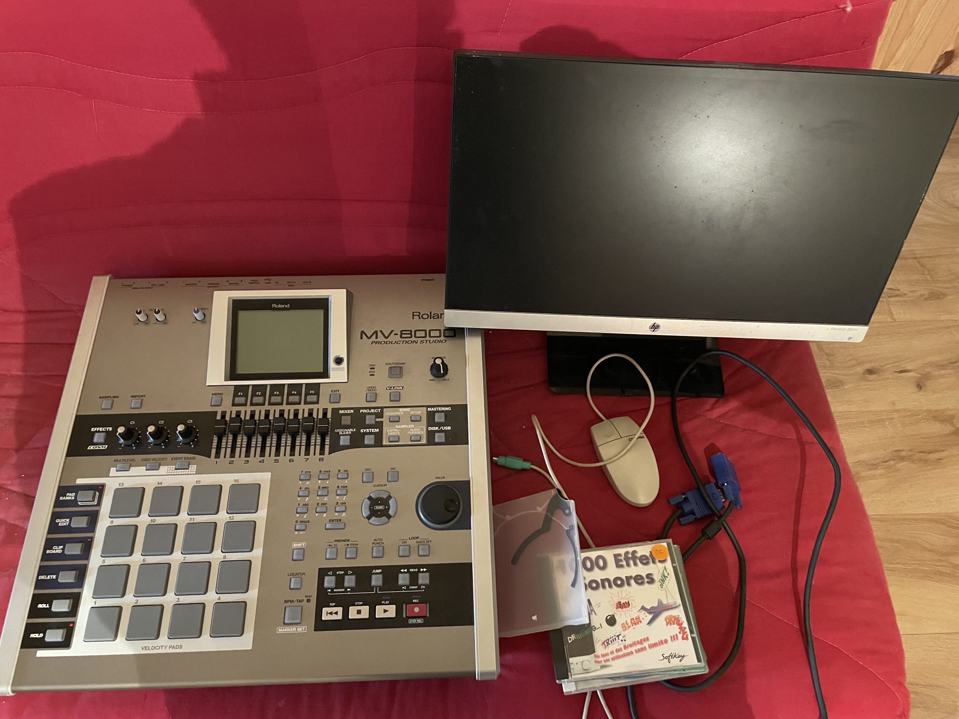 Vends Roland MV8000 parfait état avec extension