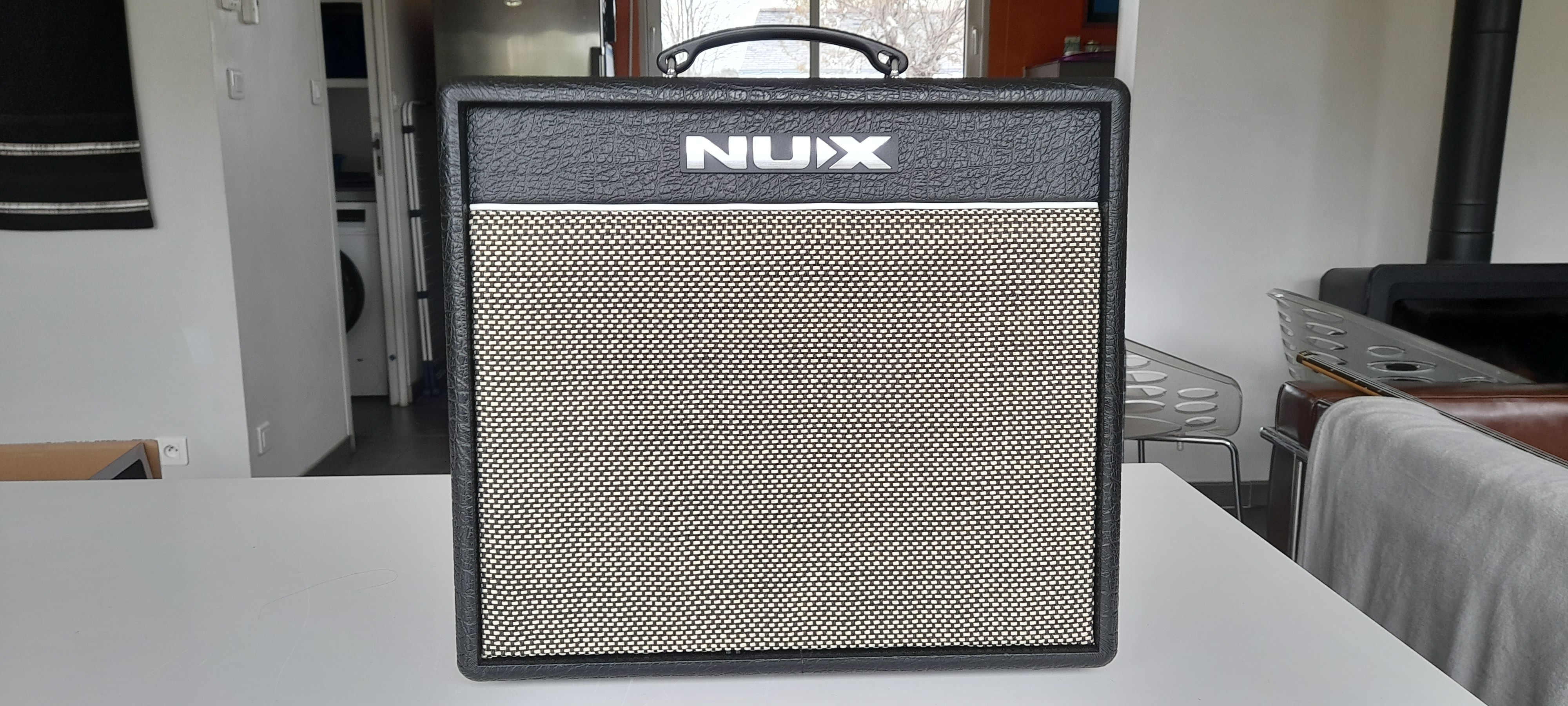 VENDS AMPLI A MODELISATION NUX MIGHTY 40MKII