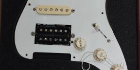 Micros Fender Stratocaster dans pickguard pré-câblé