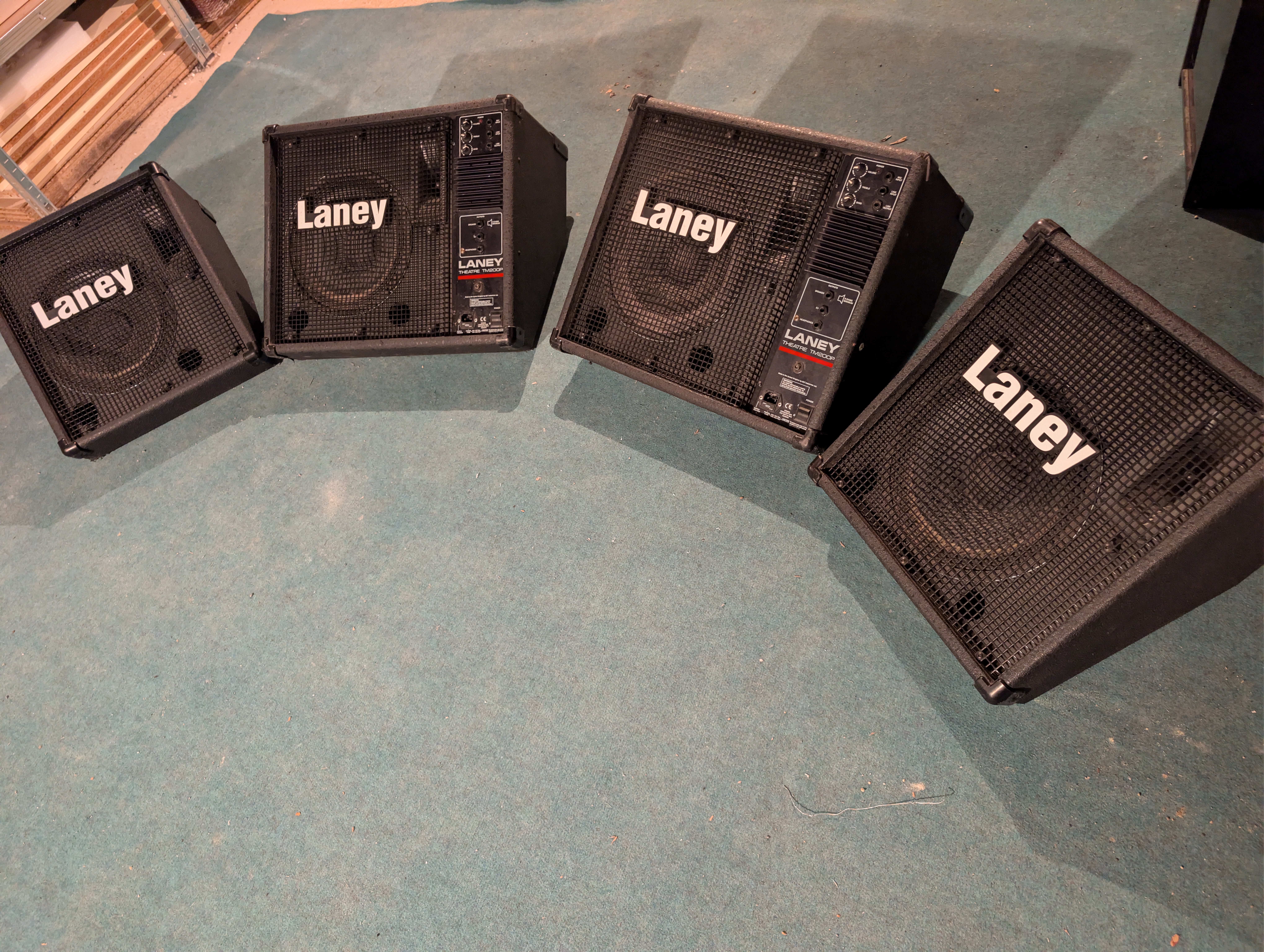 4 retours de scène LANEY TM200P