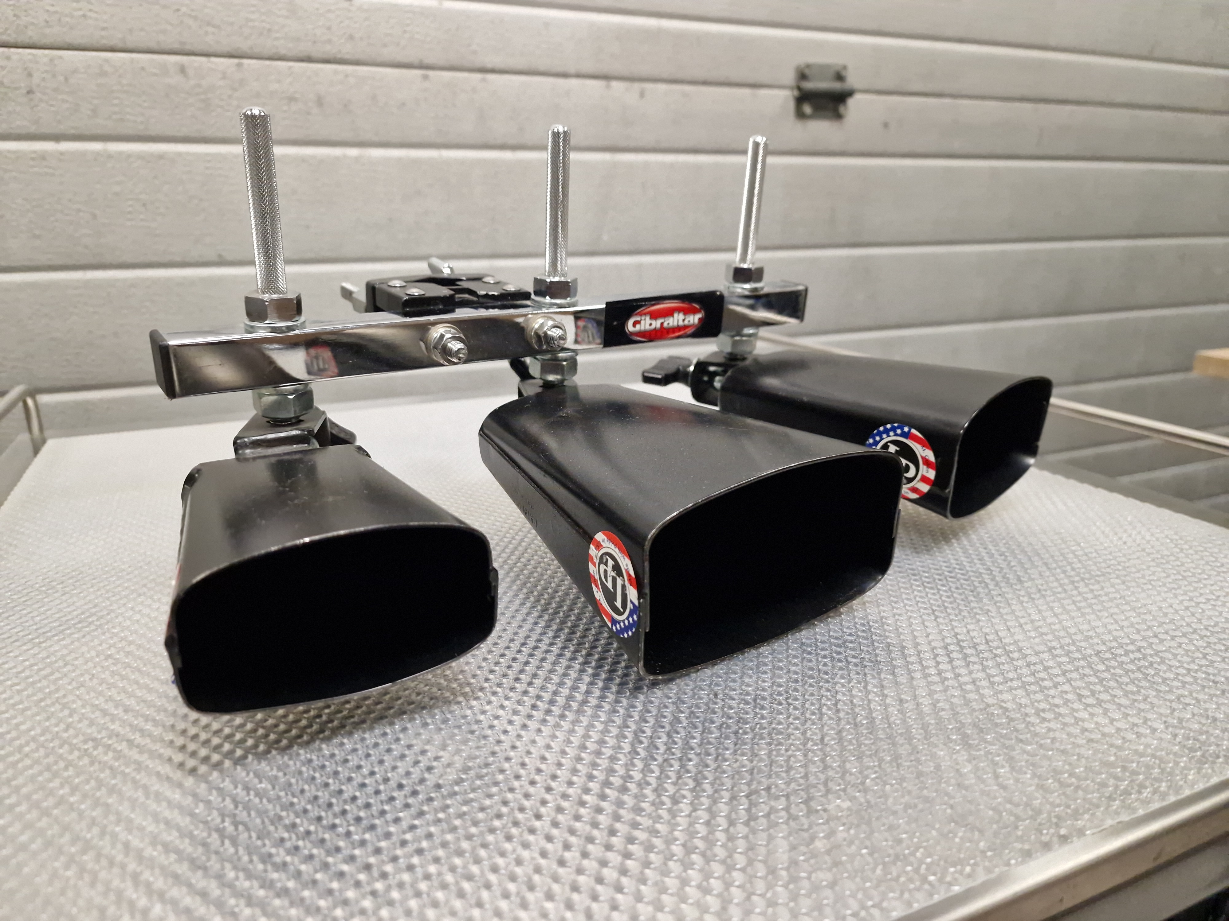 Vends trio de cloches/cowbells LP + accroche Gibraltar