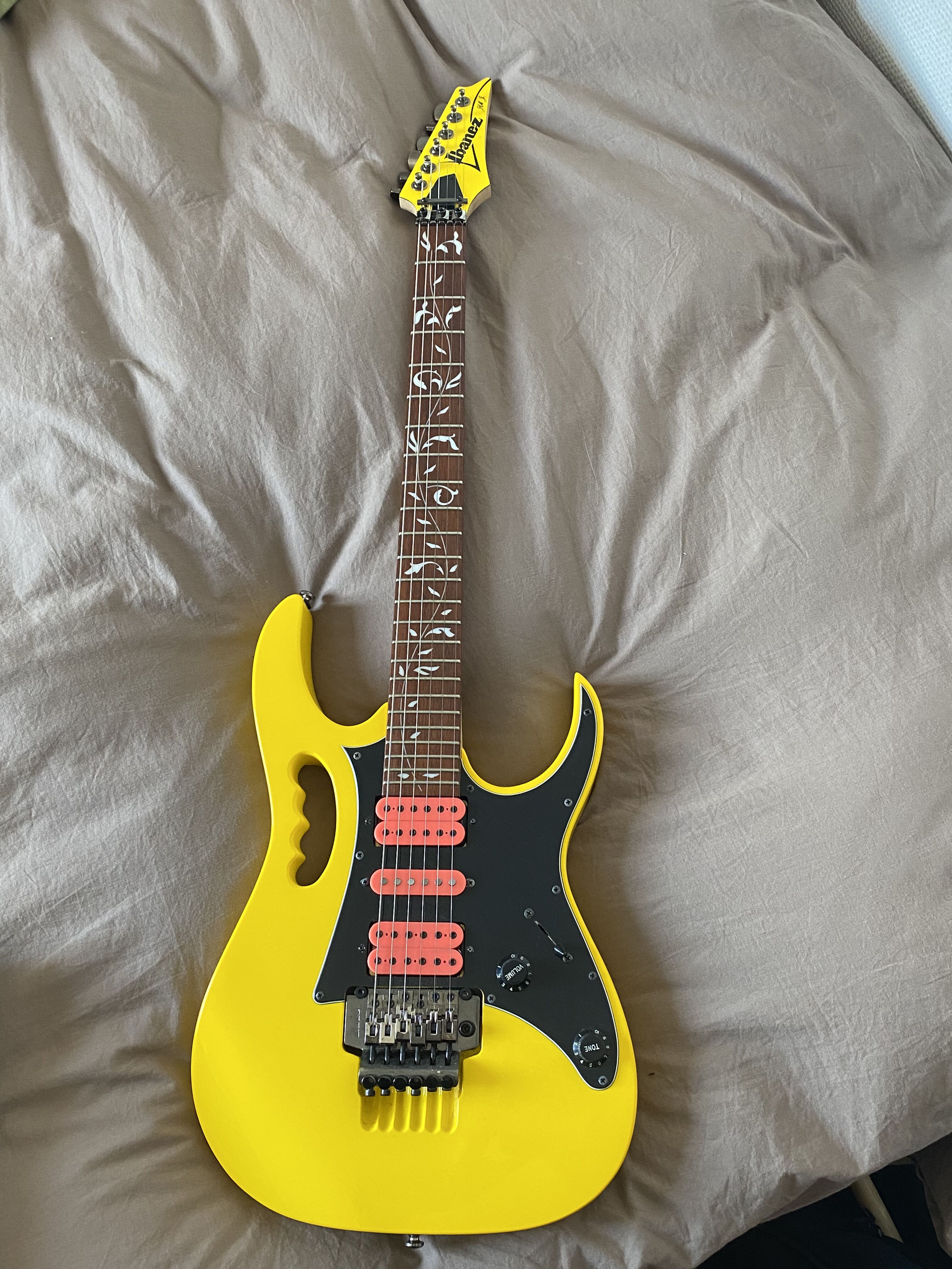 guitare Ibanez JEMJRSP yellow TBE