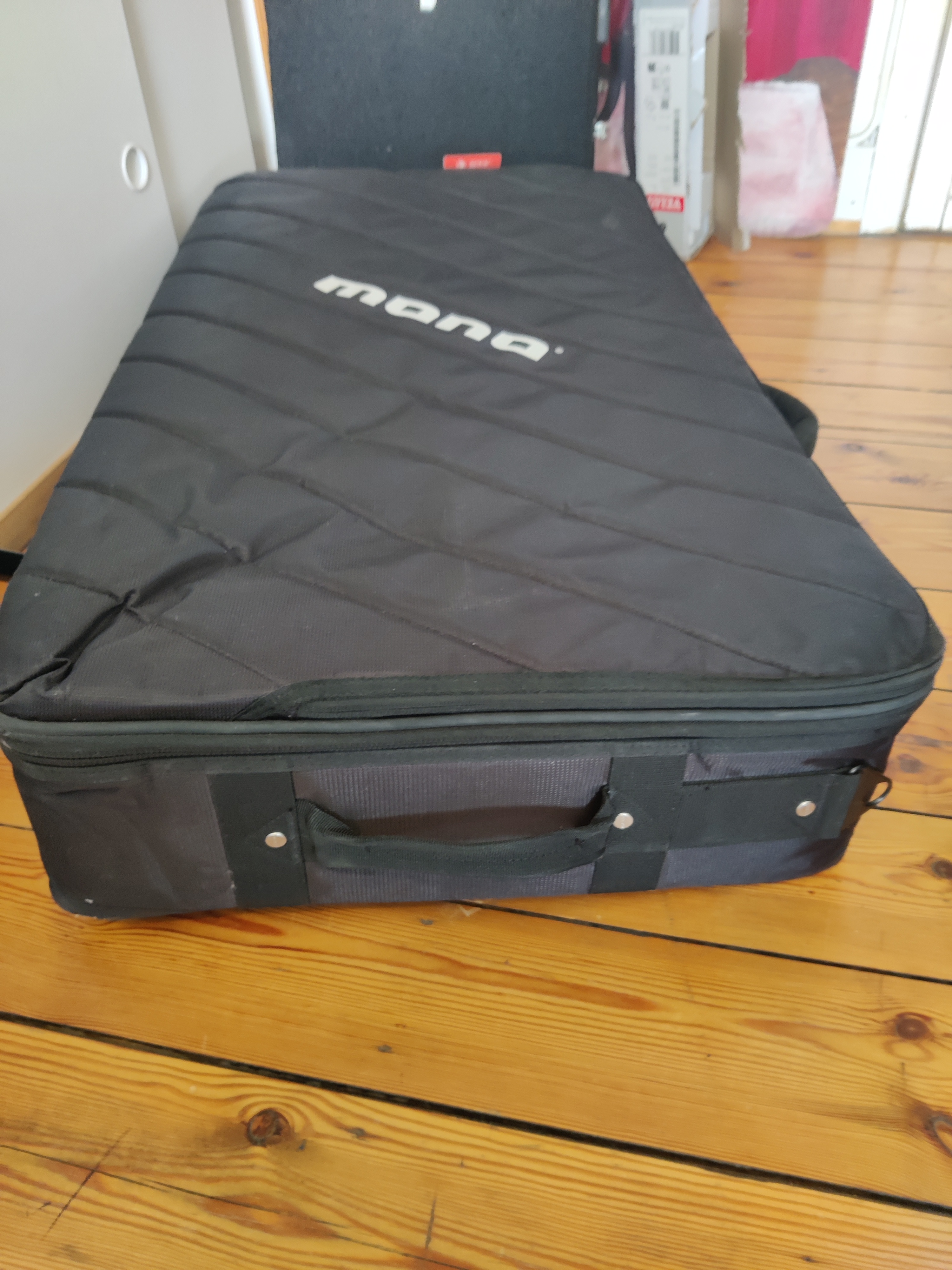 Mono Cases Pedalboard Medium with gig bag 